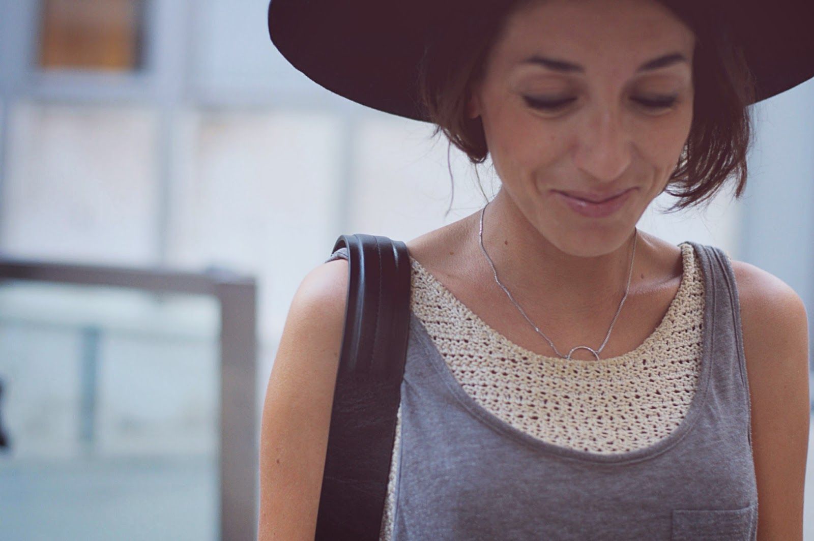 camiseta H&M, top hecho a mano, falda vintage, bolso H&M, sombrero H&M, zapatillas H&M