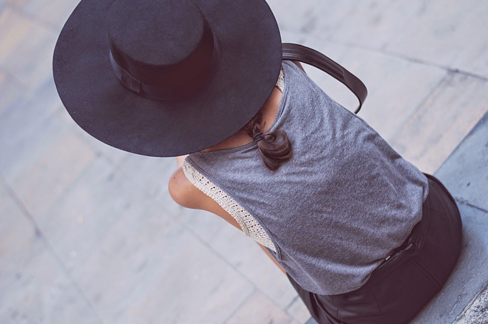 camiseta H&M, top hecho a mano, falda vintage, bolso H&M, sombrero H&M, zapatillas H&M