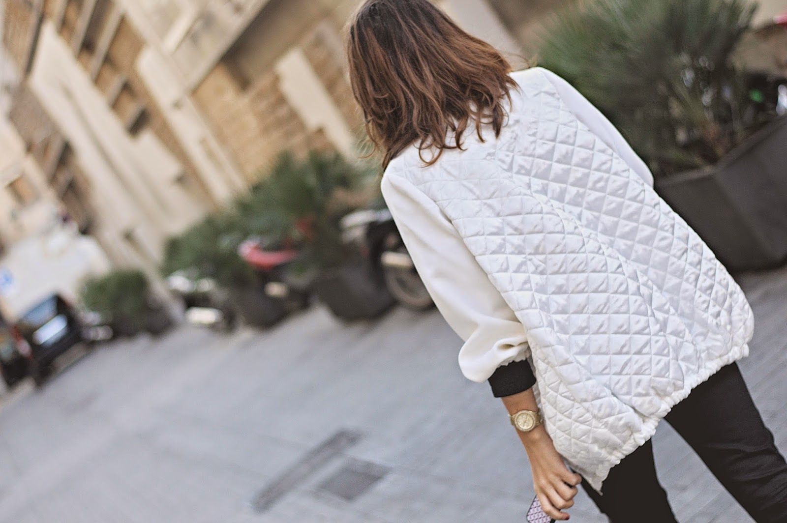 Ay Lola Bomber, jersey H&M, tejanos Zara, tacones Mango