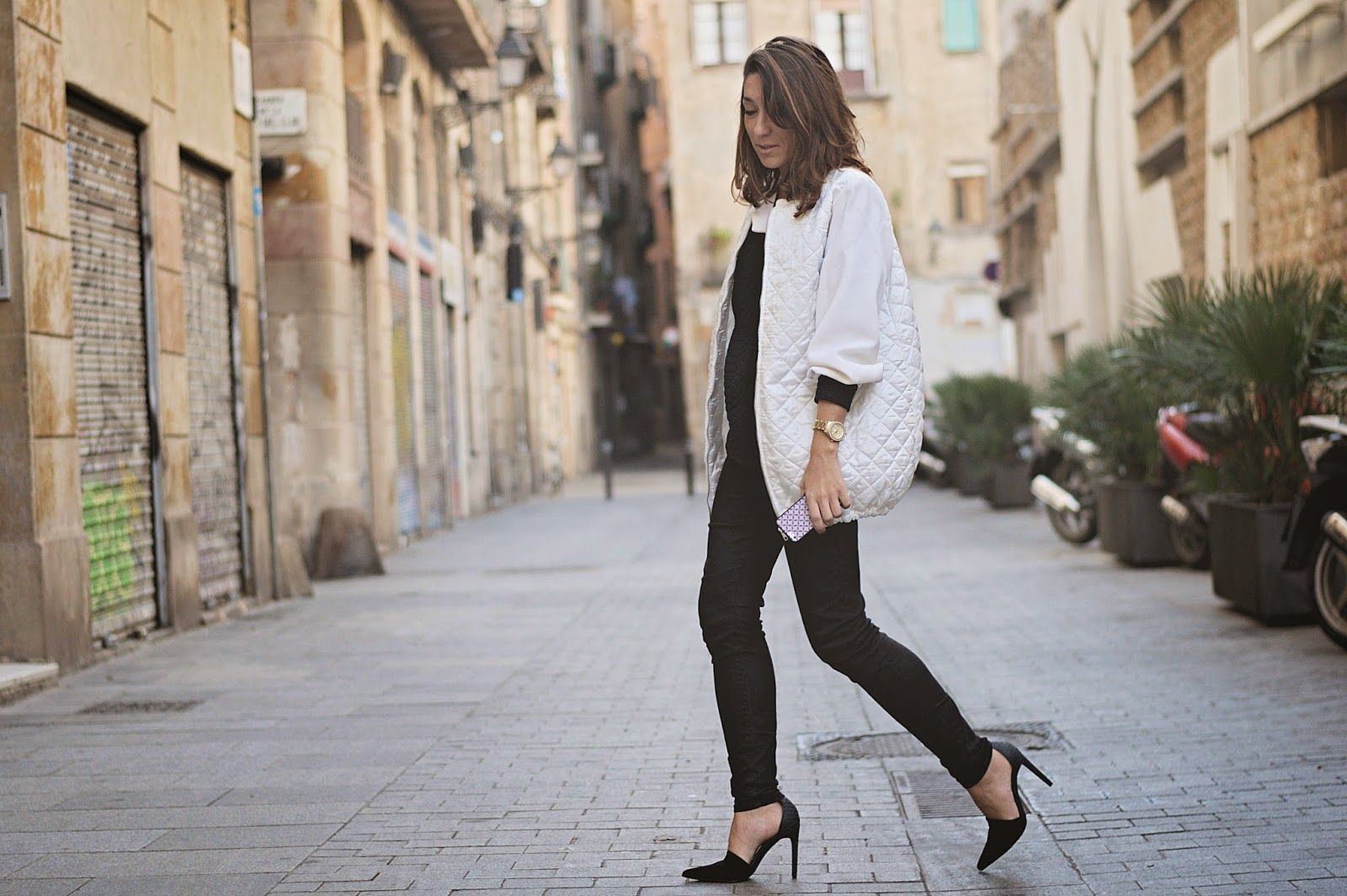 Ay Lola Bomber, jersey H&M, tejanos Zara, tacones Mango