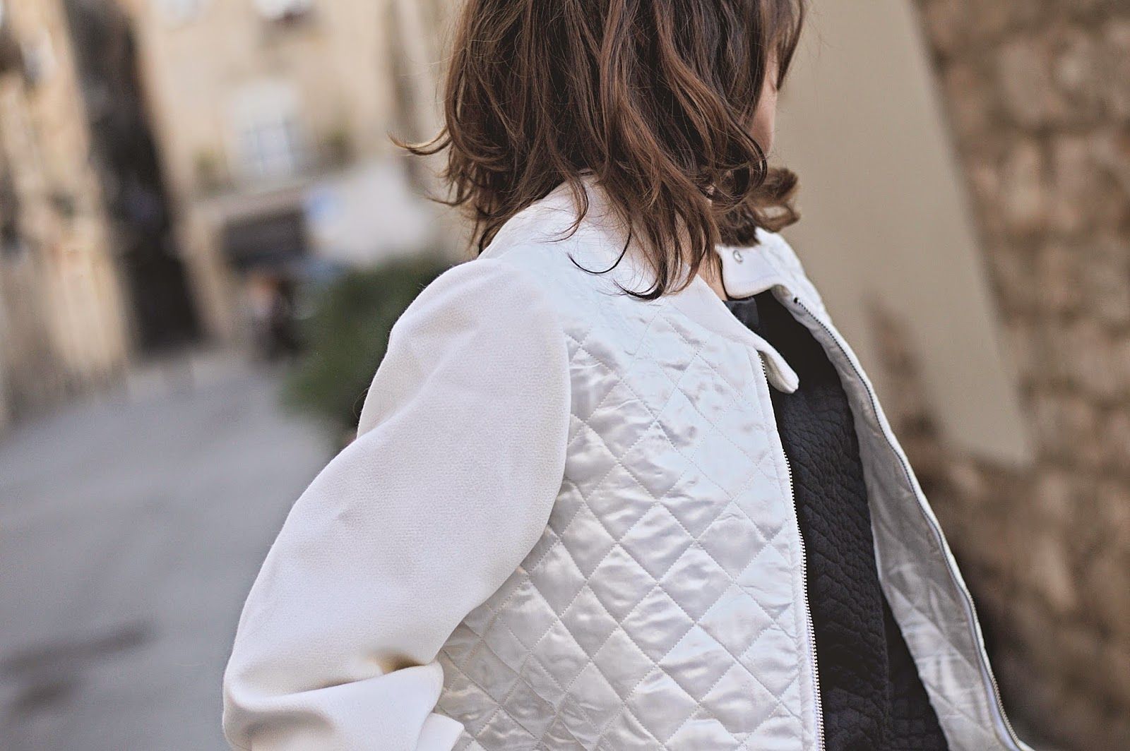 Ay Lola Bomber, jersey H&M, tejanos Zara, tacones Mango