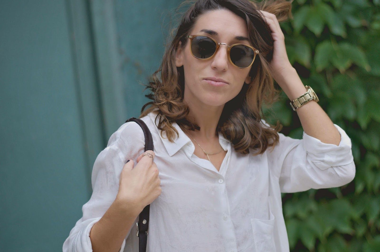 Camisa Mango, jeans Pull&Bear, collar &Other stories, H&M sunnies, mocasines Geox