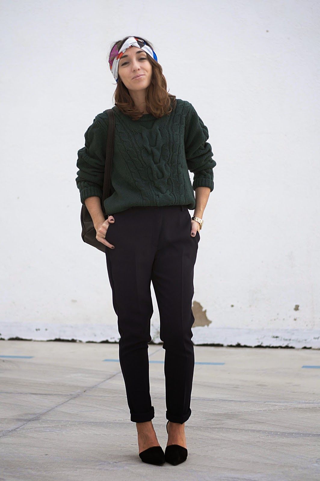 Jersey & Other Stories, tacones y pantalones Mango, pañuelo The Wandering Collective, bolso Pepe Moll
