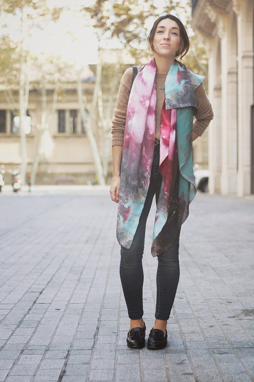 Tejanos Mango, collar Mango, pañuelo Lovedenordeg, bolso El Potro, mocasines Geox