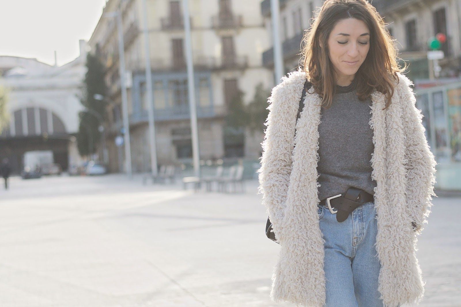Abrigo Zara, jersey Mango, bolso Pepe Moll, zapatos Urban Outfiters
