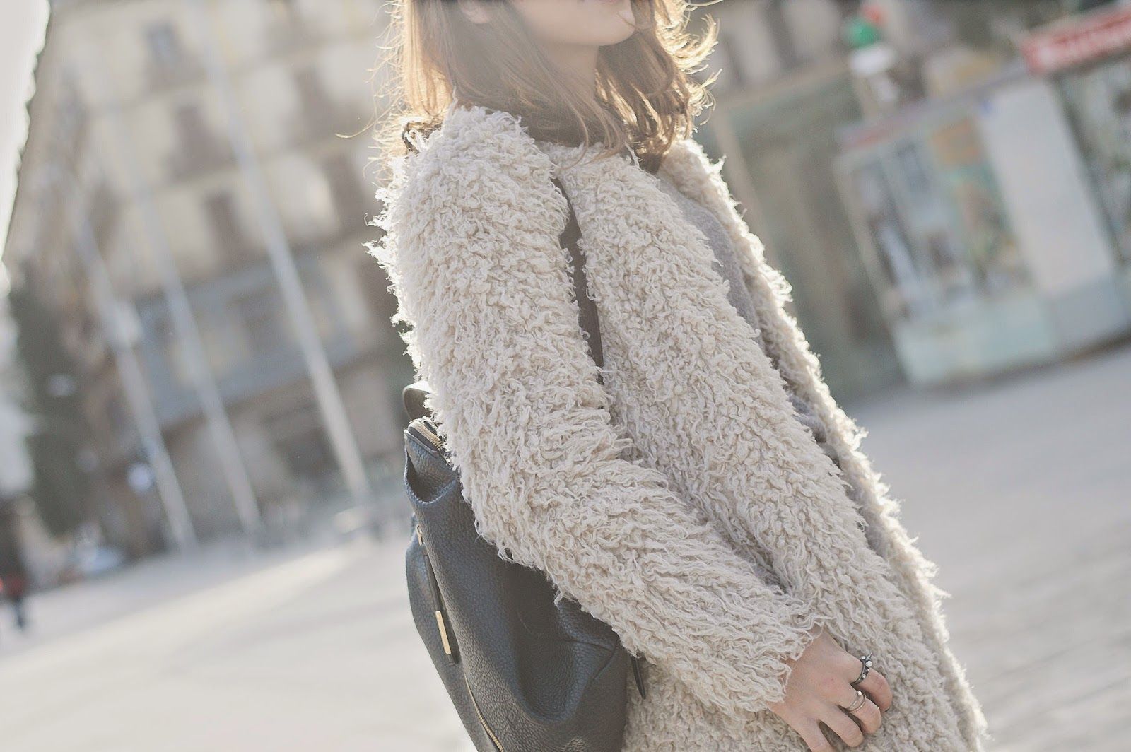 Abrigo Zara, jersey Mango, bolso Pepe Moll, zapatos Urban Outfiters
