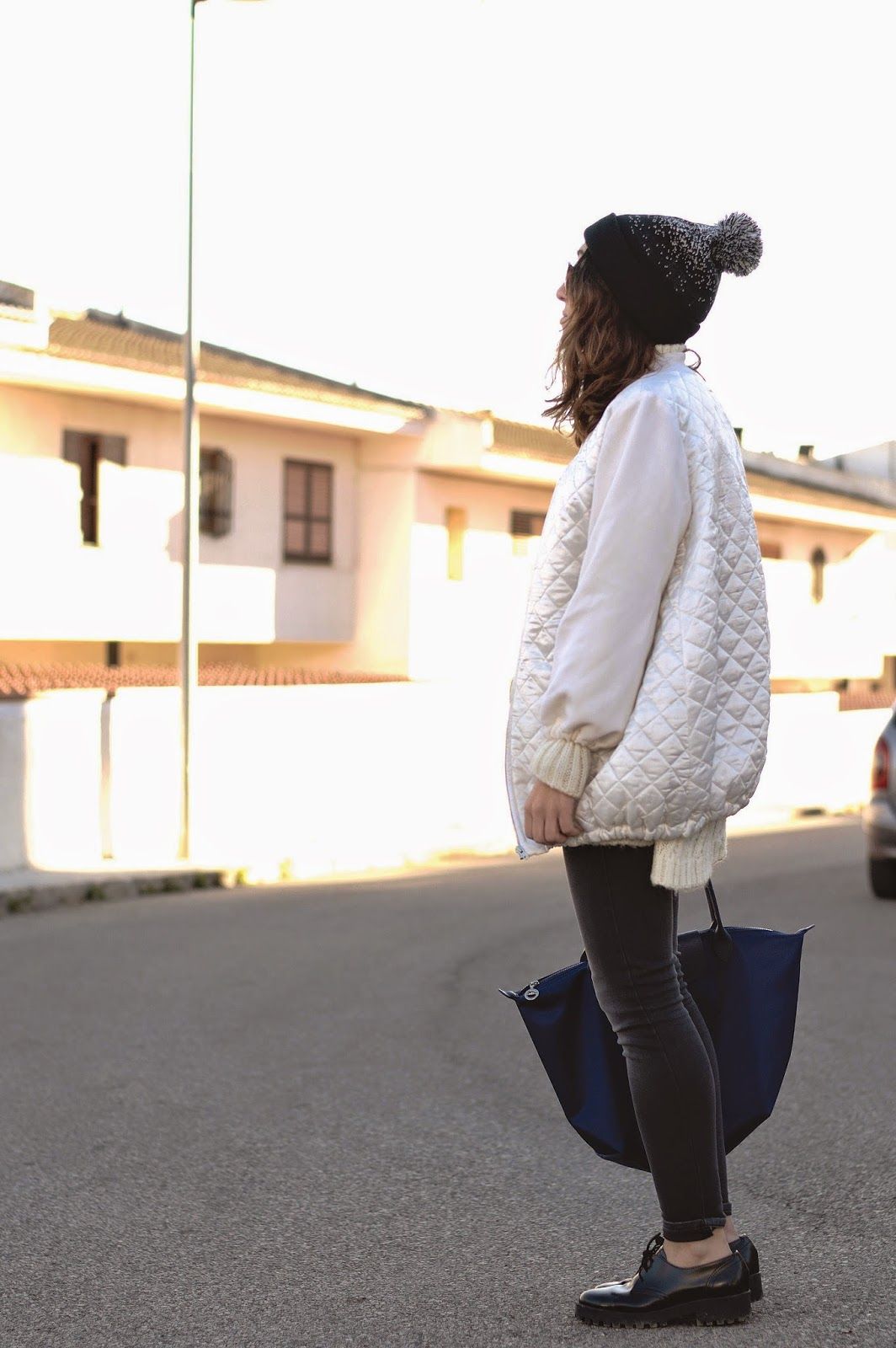 Bomber Ay, lola; Jersey Zara; Jeans Mango; Gafas de sol Mr Boho by Jaime Beriestain; Bolso Longchamp; Beanie Urban Outfitters; Zapatos Urban Outfitters
