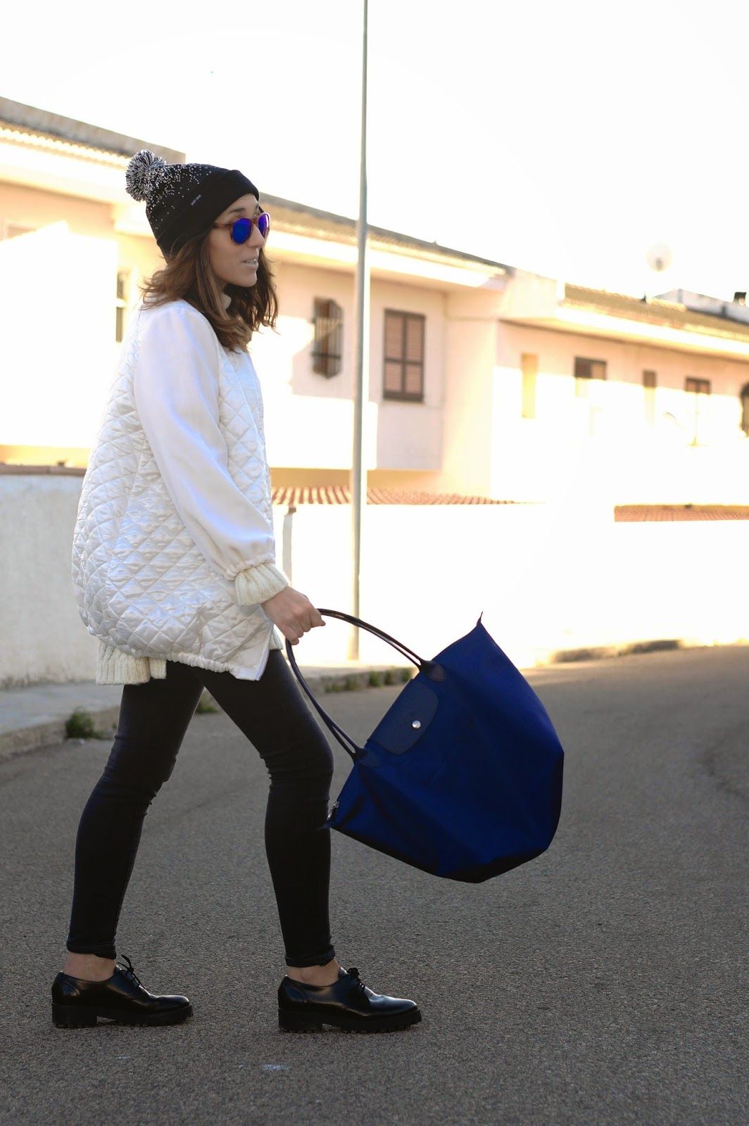 Bomber Ay, lola; Jersey Zara; Jeans Mango; Gafas de sol Mr Boho by Jaime Beriestain; Bolso Longchamp; Beanie Urban Outfitters; Zapatos Urban Outfitters