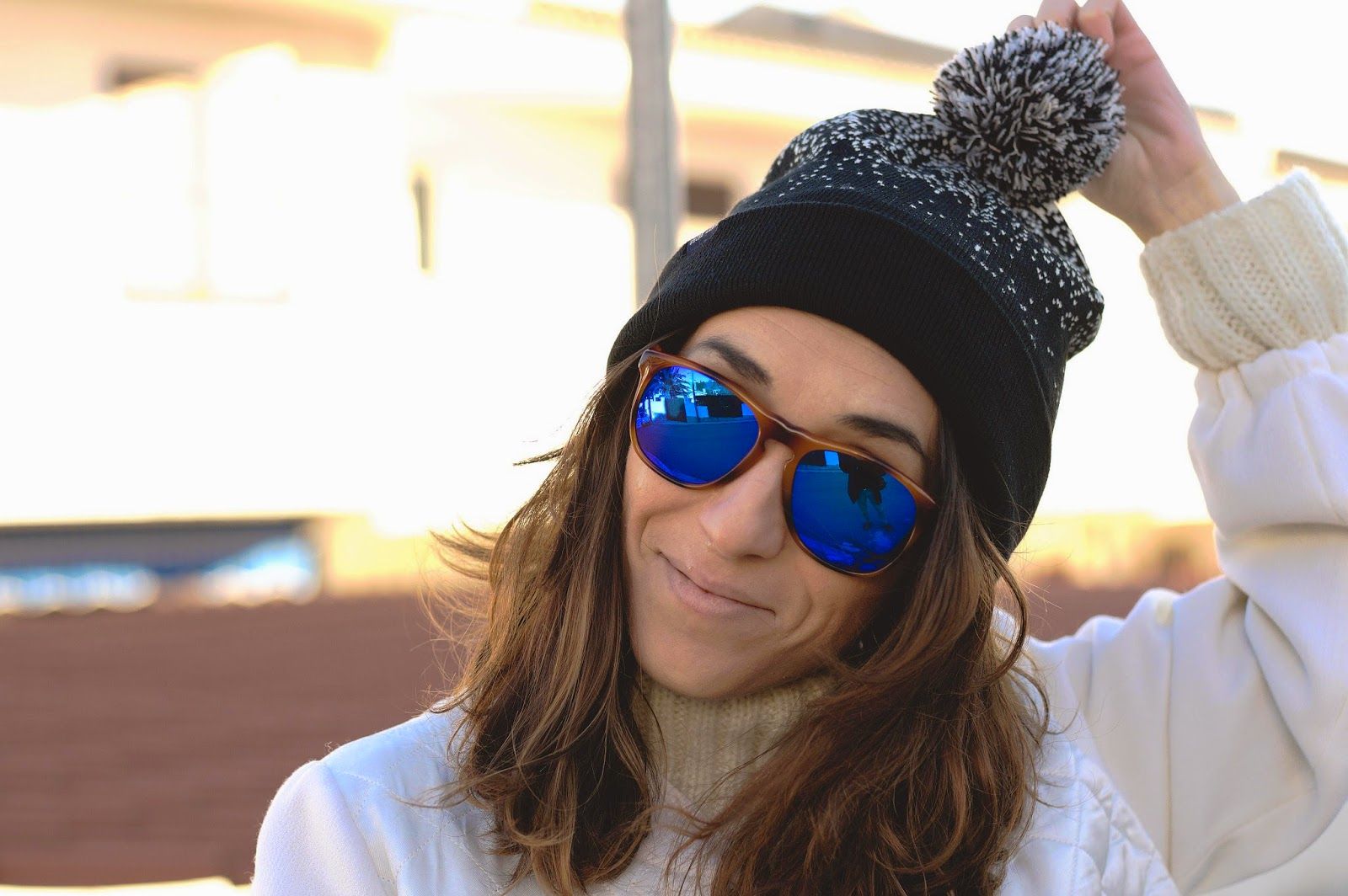 Bomber Ay, lola; Jersey Zara; Jeans Mango; Gafas de sol Mr Boho by Jaime Beriestain; Bolso Longchamp; Beanie Urban Outfitters; Zapatos Urban Outfitters