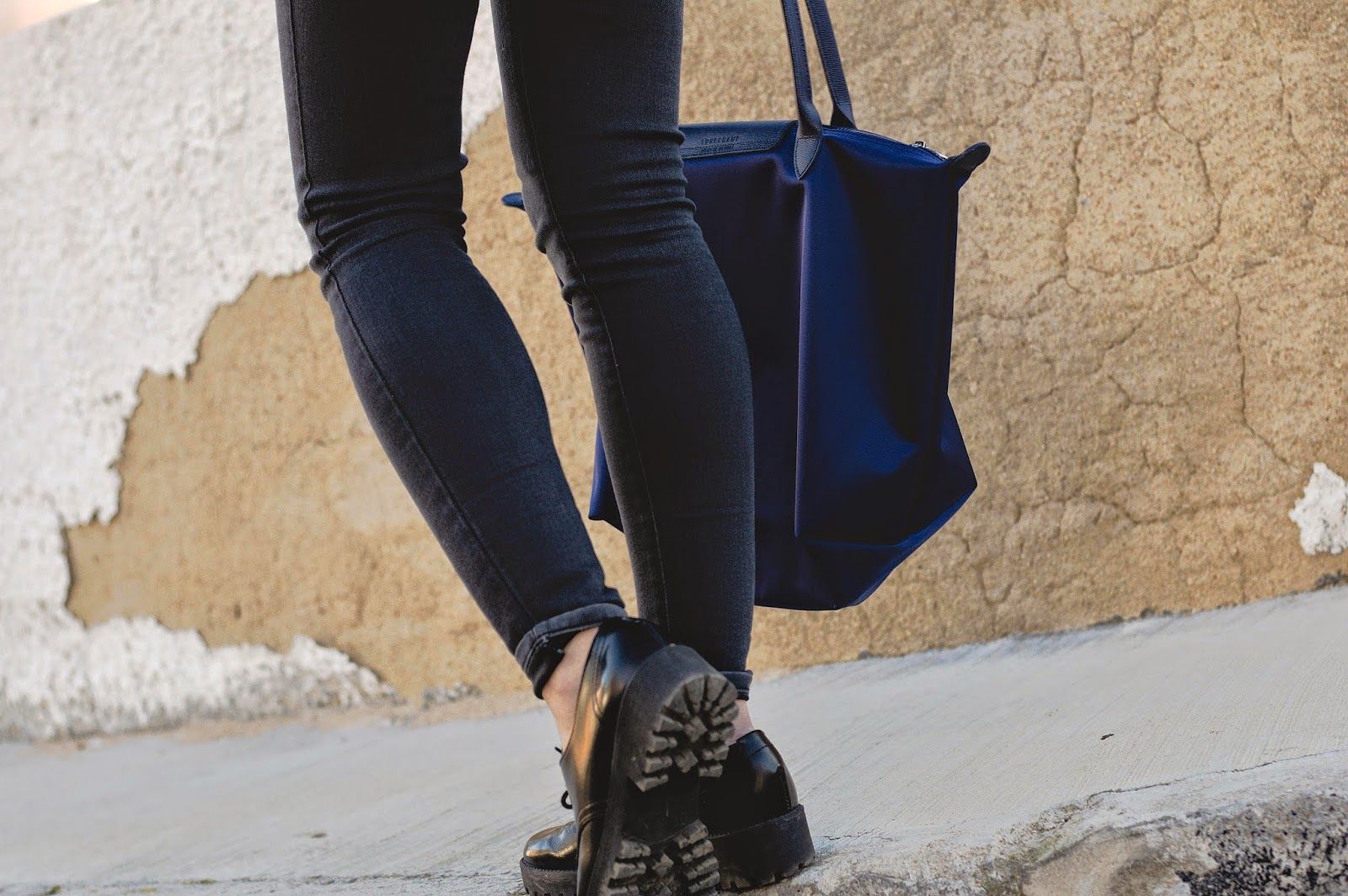 Bomber Ay, lola; Jersey Zara; Jeans Mango; Gafas de sol Mr Boho by Jaime Beriestain; Bolso Longchamp; Beanie Urban Outfitters; Zapatos Urban Outfitters