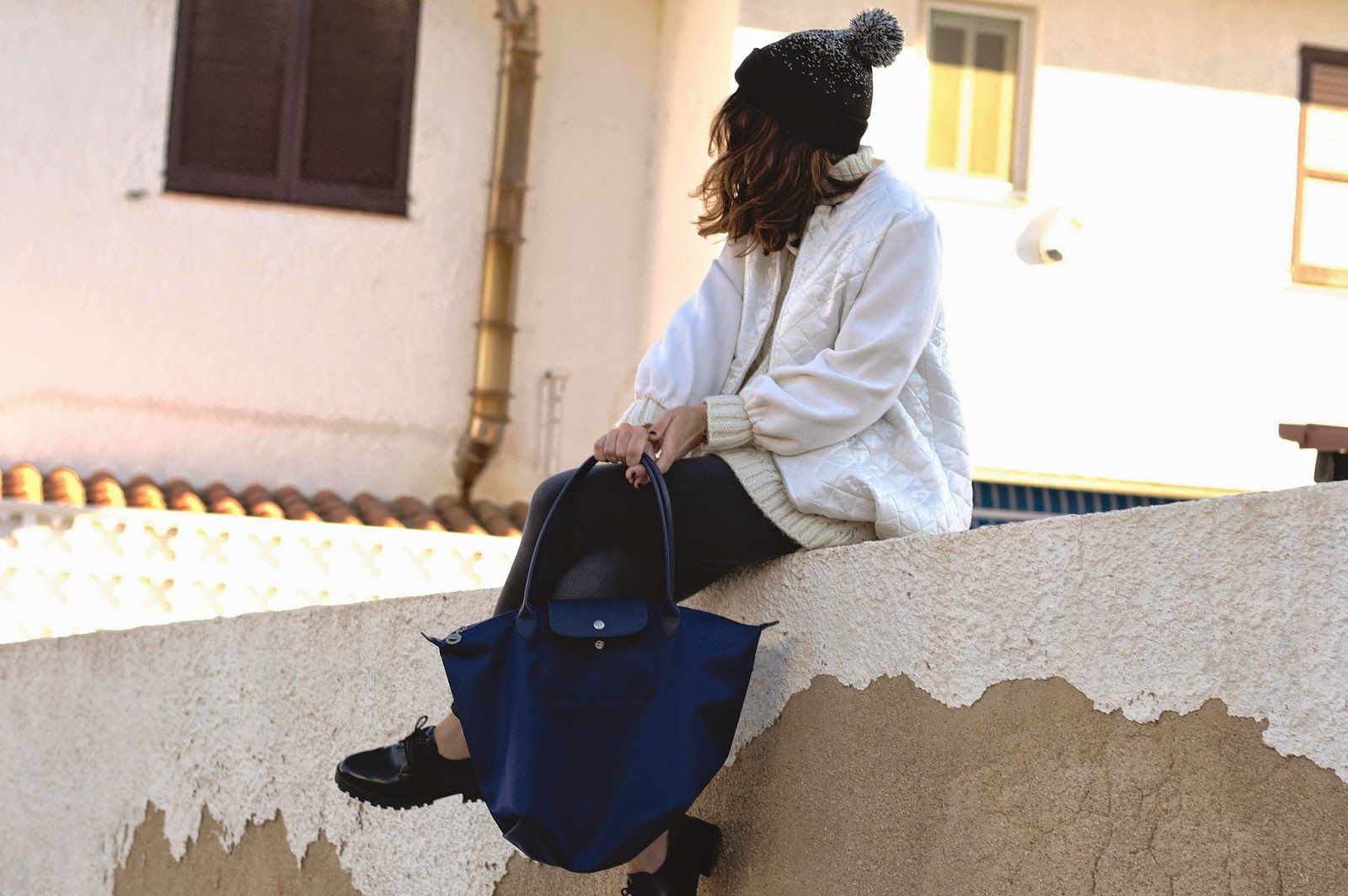 Bomber Ay, lola; Jersey Zara; Jeans Mango; Gafas de sol Mr Boho by Jaime Beriestain; Bolso Longchamp; Beanie Urban Outfitters; Zapatos Urban Outfitters