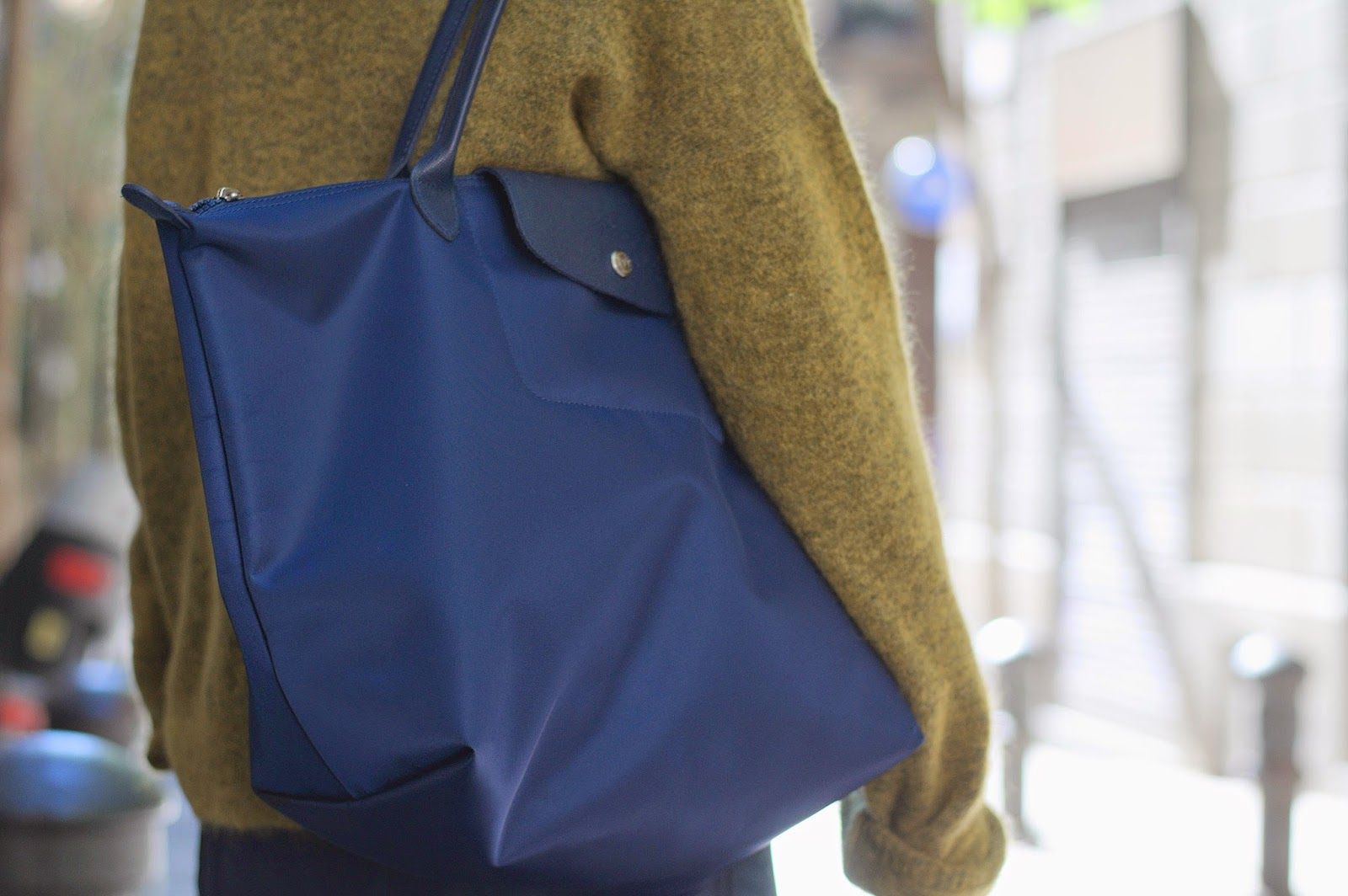 Jersey HM, Falda TopShop, Bolso Longchamp, zapatos Urban Outfiters