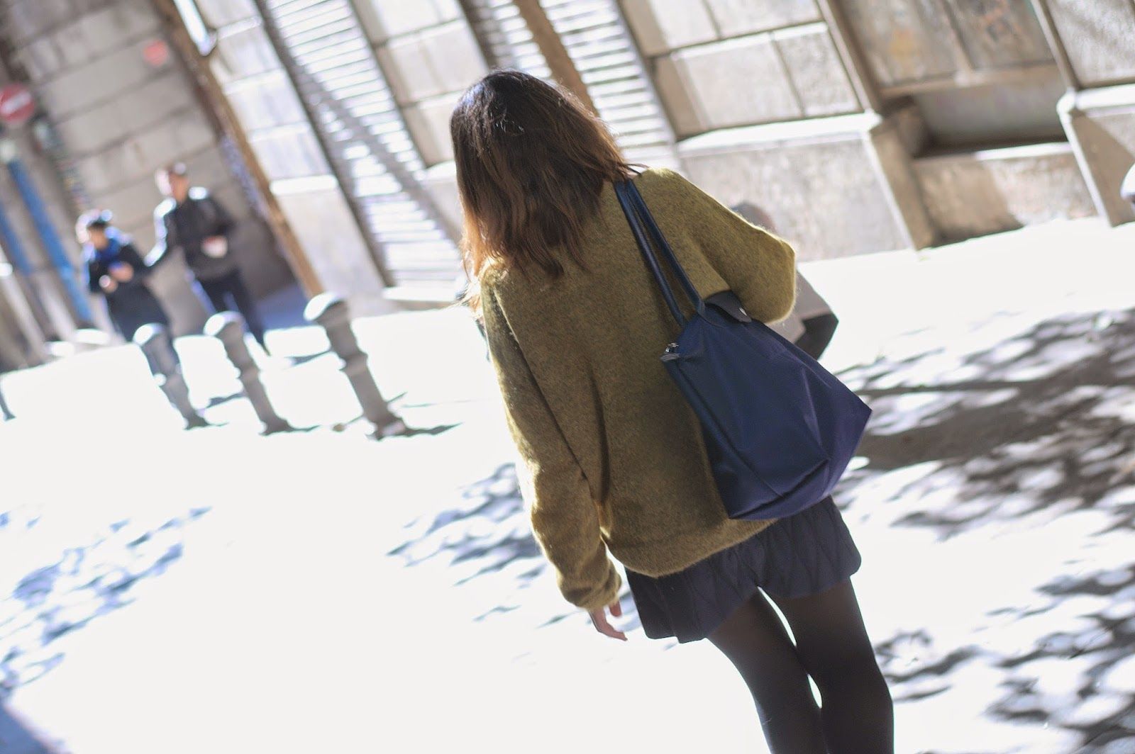 Jersey HM, Falda TopShop, Bolso Longchamp, zapatos Urban Outfiters