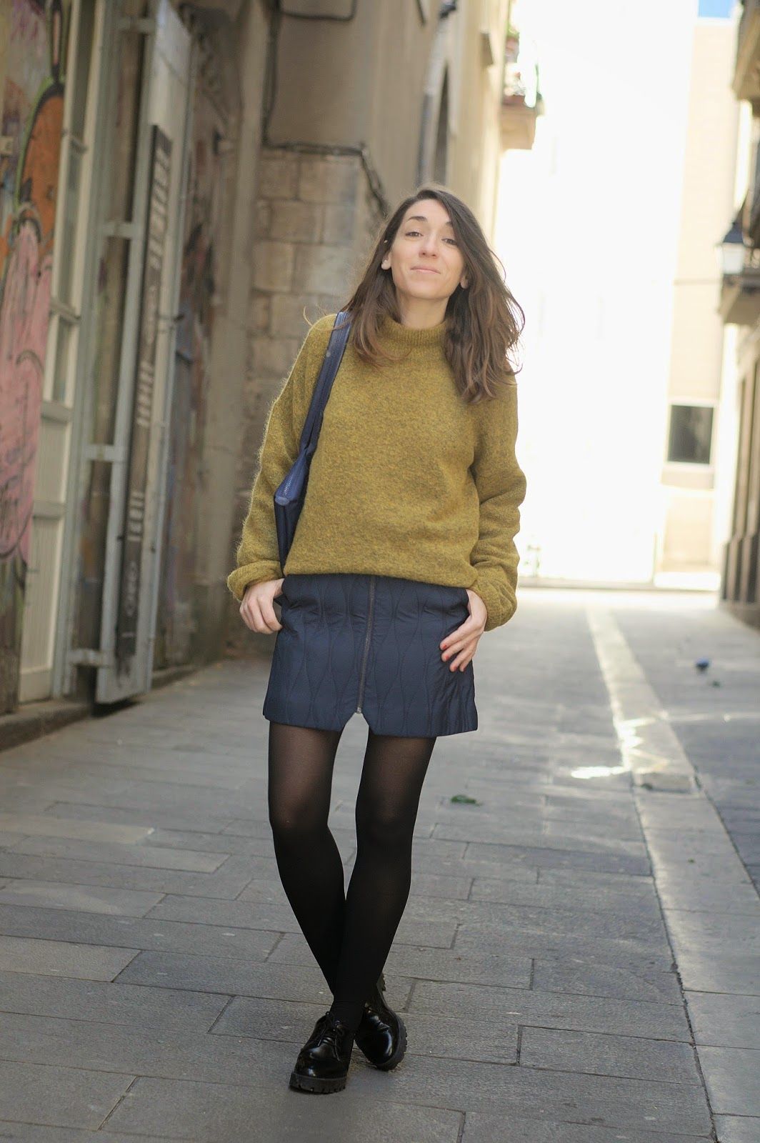 Jersey HM, Falda TopShop, Bolso Longchamp, zapatos Urban Outfiters