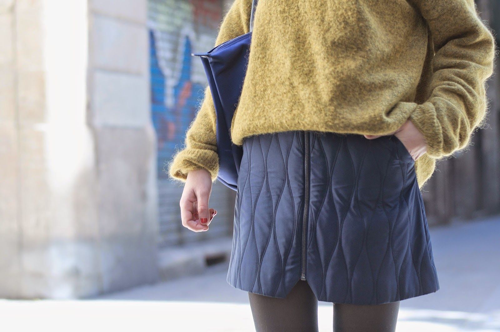 Jersey HM, Falda TopShop, Bolso Longchamp, zapatos Urban Outfiters