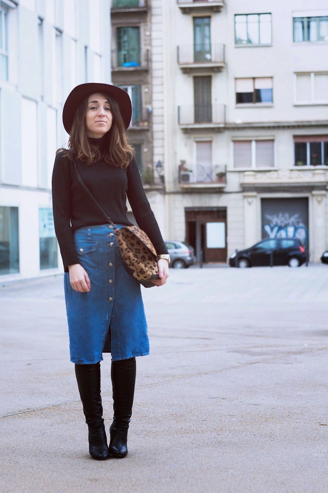 Jersey y falda vintage, bolso day a day, sombrero HM, botas mosqueteras bimba y lola