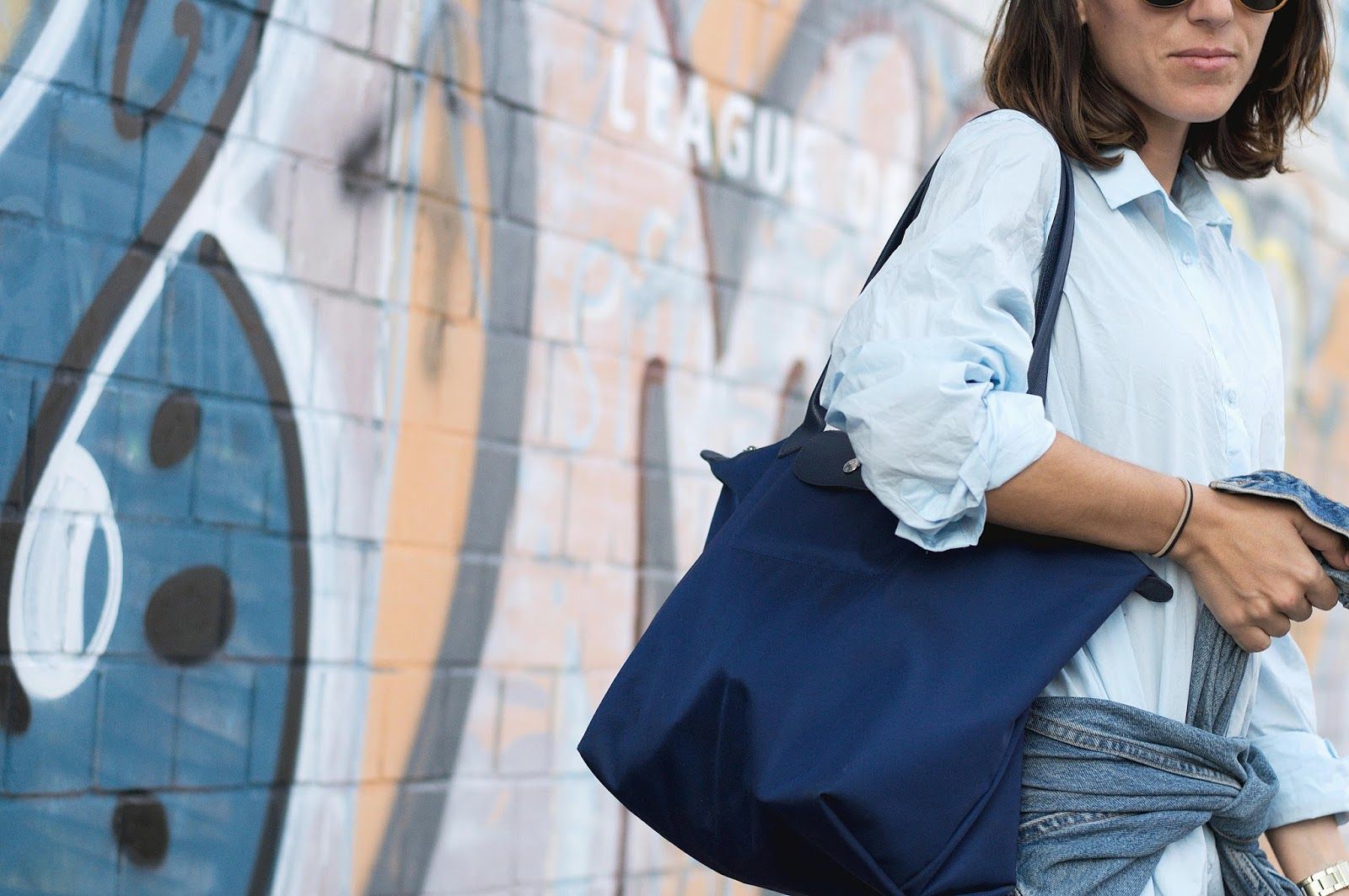 Camisa HM, Bolso Longchamp, Chaqueta Levis vintage, Sandalias Mustang