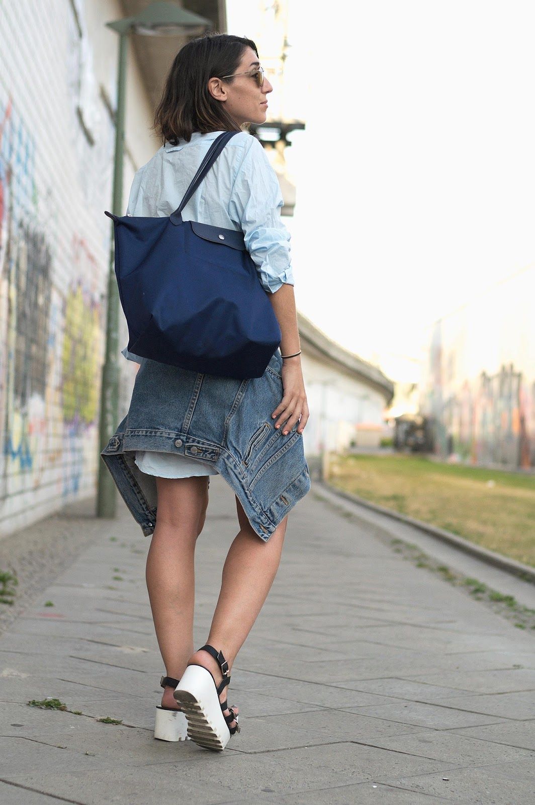 Camisa HM, Bolso Longchamp, Chaqueta Levis vintage, Sandalias Mustang
