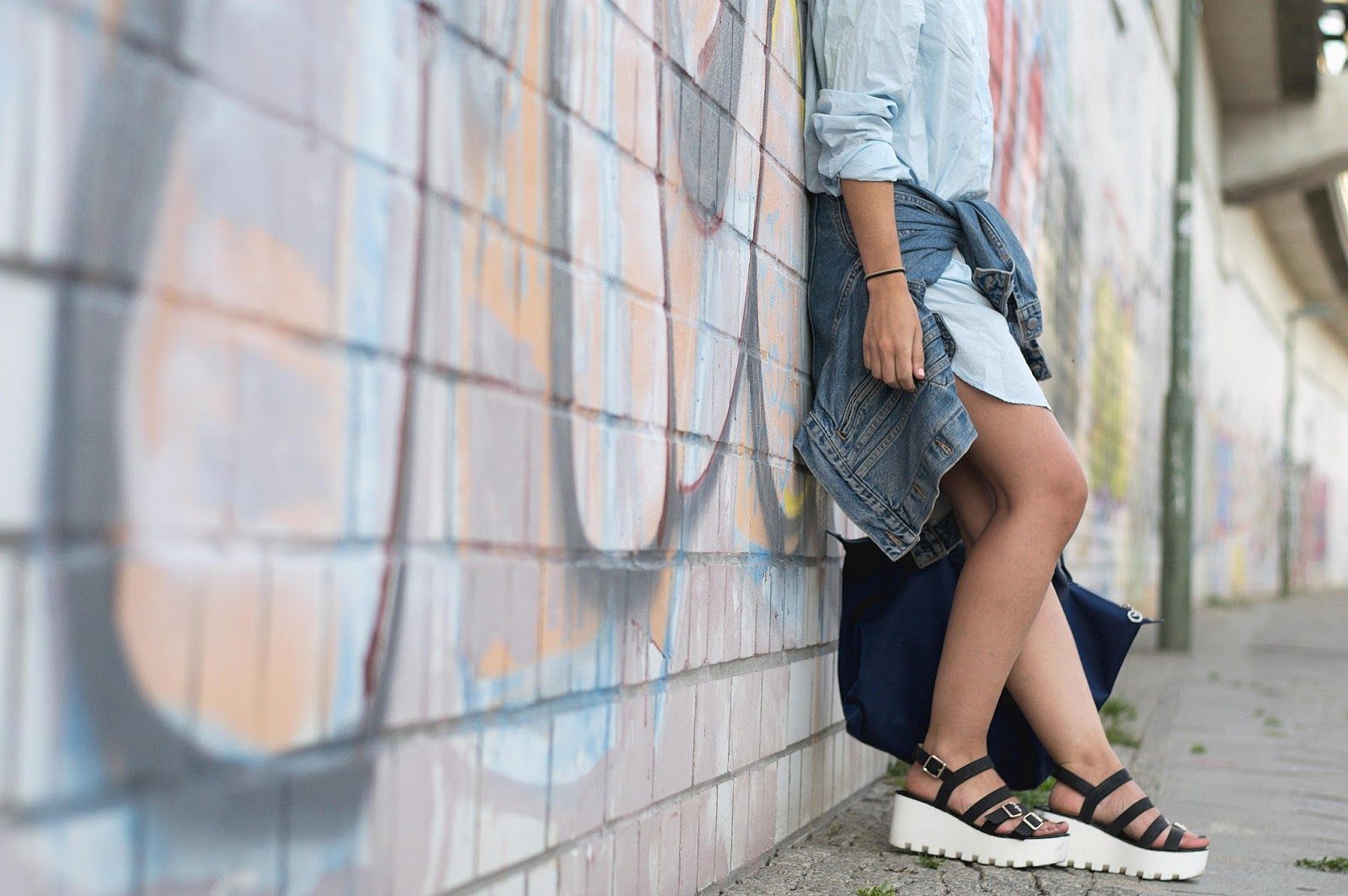 Camisa HM, Bolso Longchamp, Chaqueta Levis vintage, Sandalias Mustang