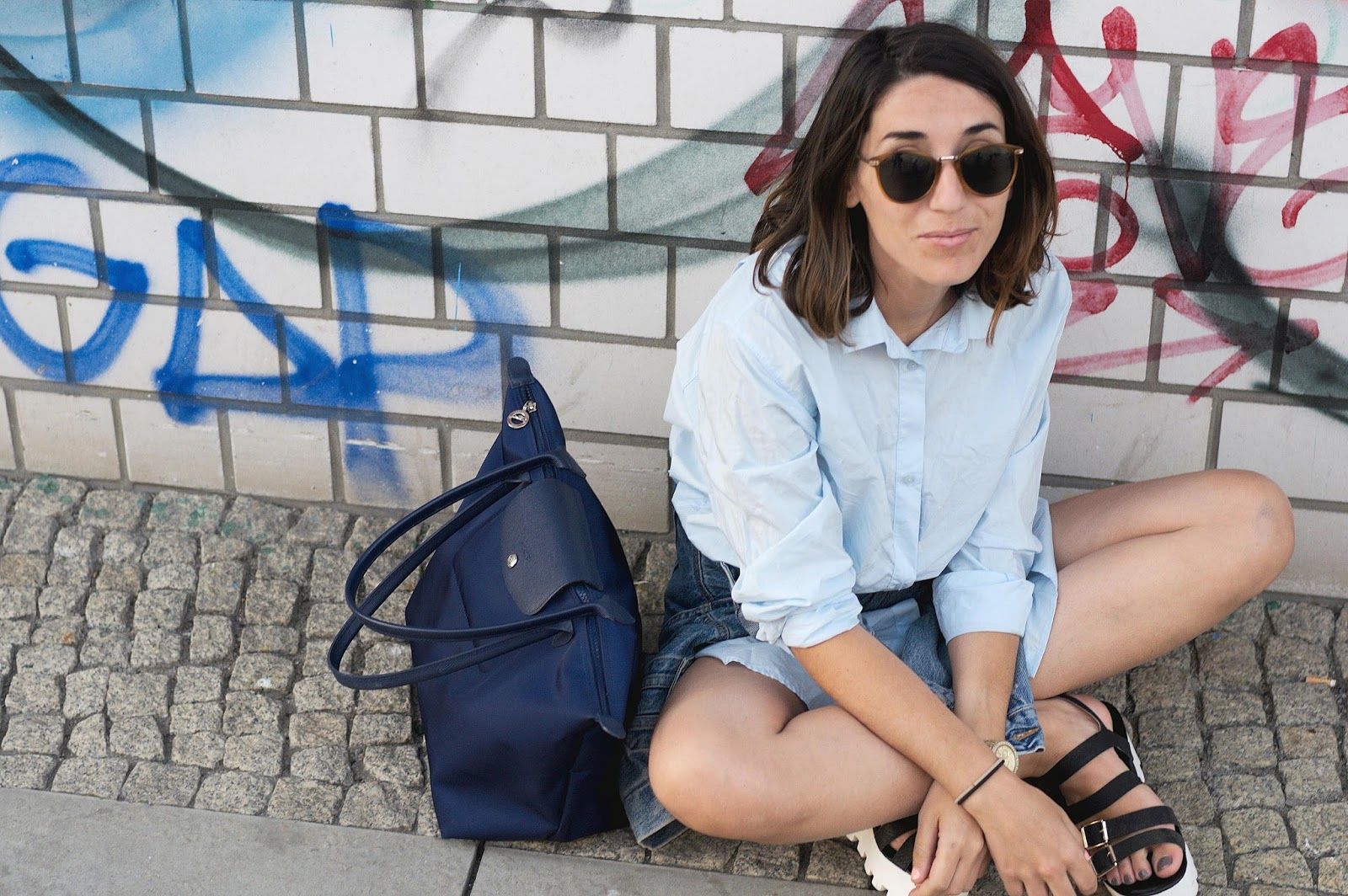 Camisa HM, Bolso Longchamp, Chaqueta Levis vintage, Sandalias Mustang