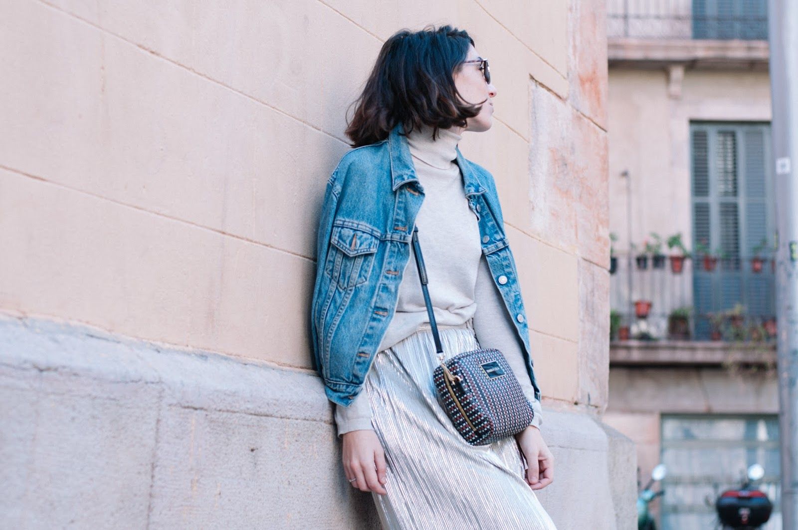 botines, falda Zara, jersey Mango, chaqueta Levi's, bolso Bimba y Lola
