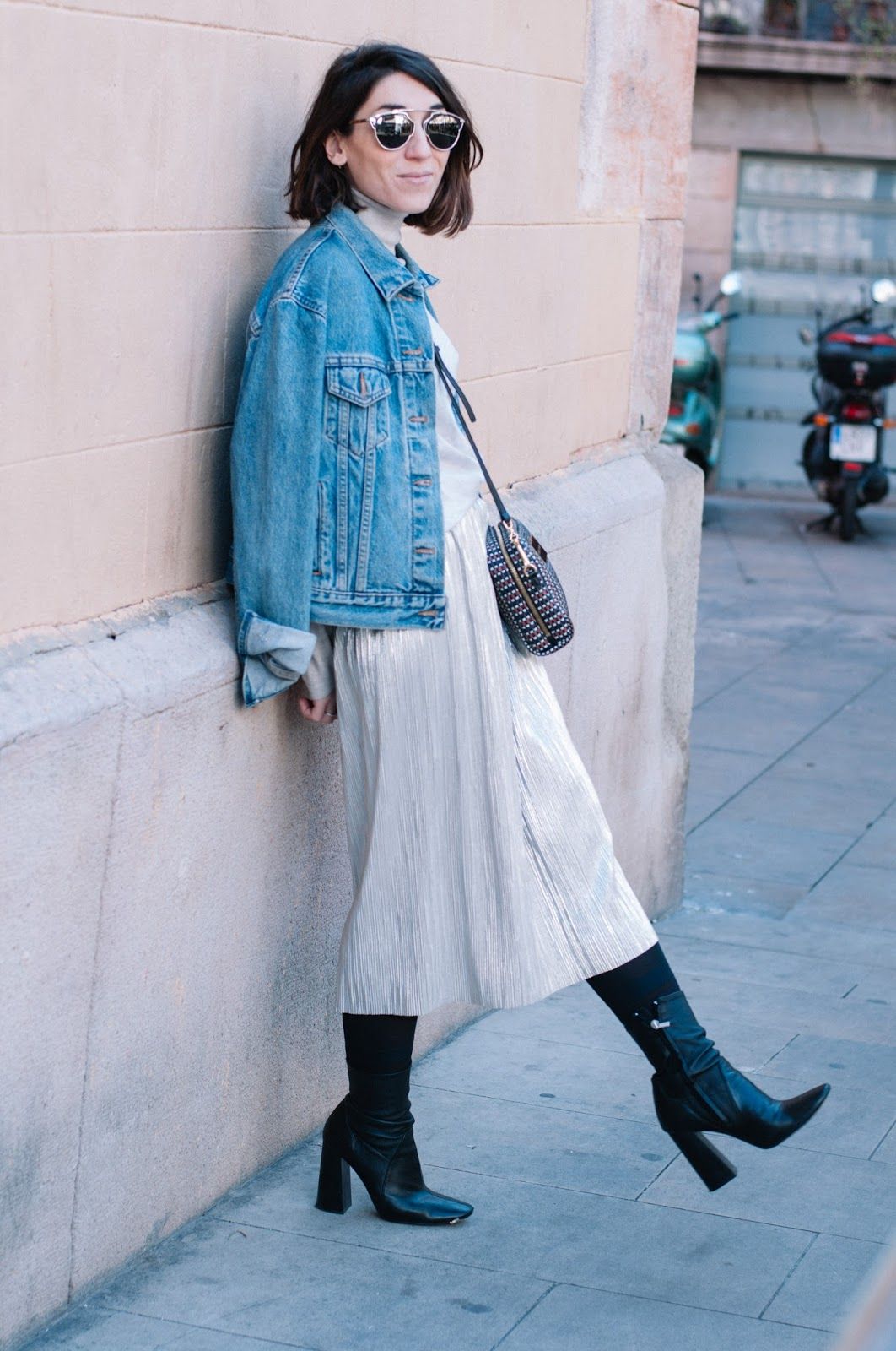 botines, falda Zara, jersey Mango, chaqueta Levi's, bolso Bimba y Lola