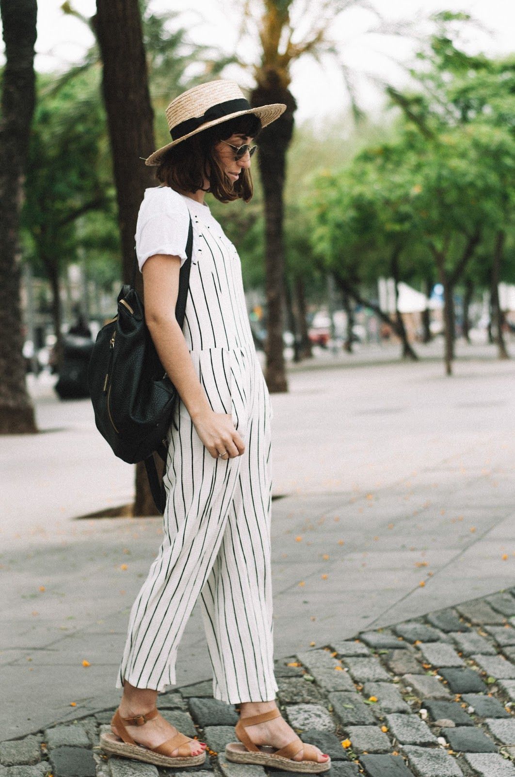 Camiseta, mono Bershka, Sandalias Polka Shoes, sombrero Lack of Color, Bolso Pepe Moll