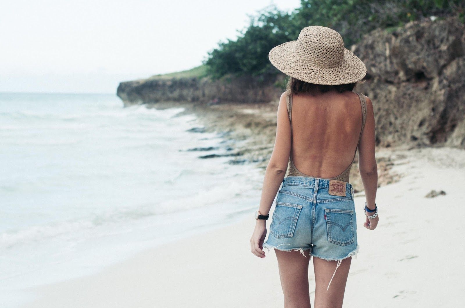 Shorts Levi's, traje de baño Women'secret, sombrero Lack of Color