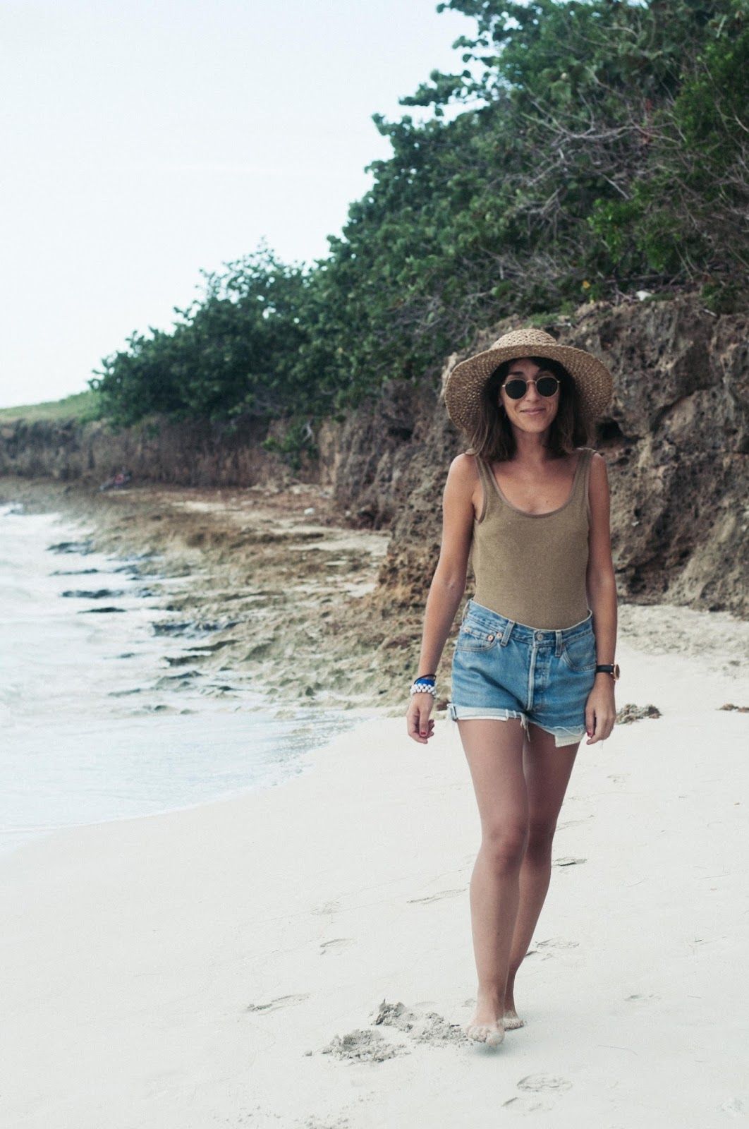 Shorts Levi's, traje de baño Women'secret, sombrero Lack of Color