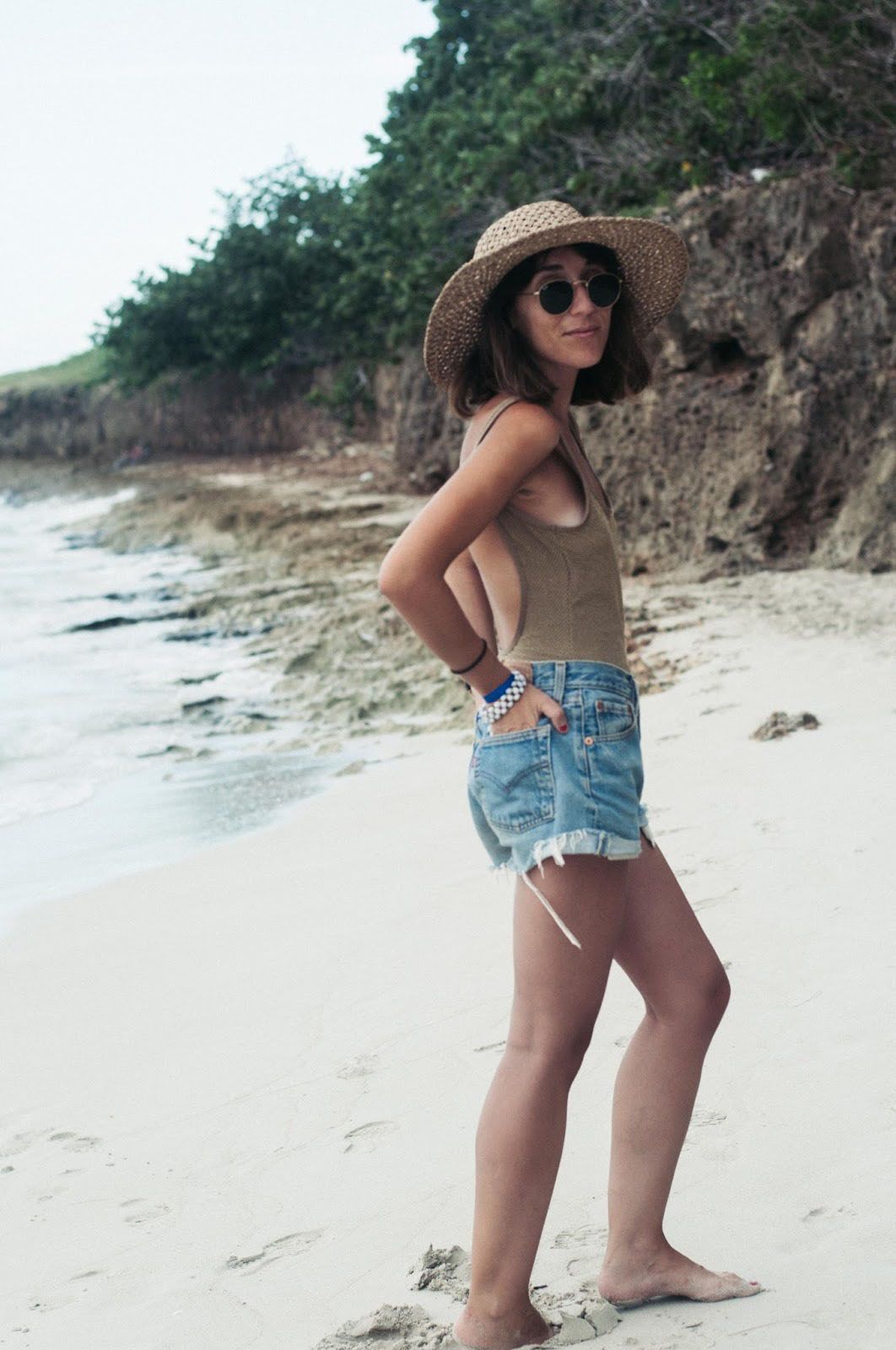 Shorts Levi's, traje de baño Women'secret, sombrero Lack of Color
