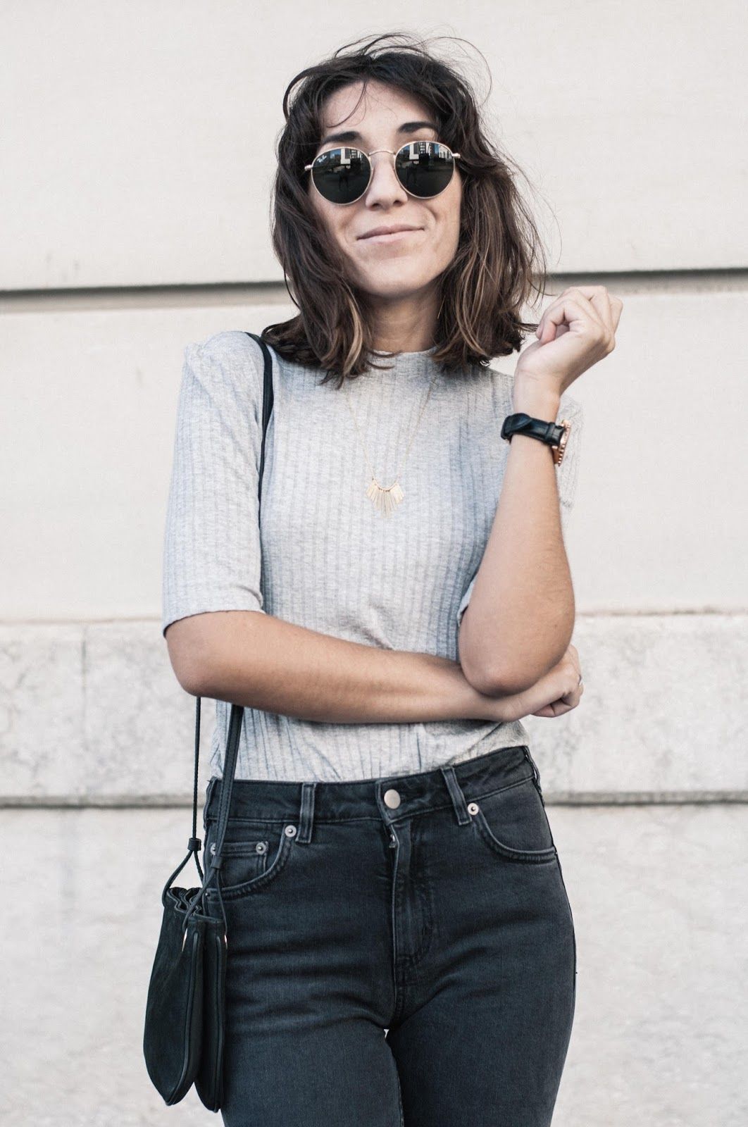 Gabardina Topshop, pantalones y camiseta & other stories, zapatos Uterque, collar Dlirio