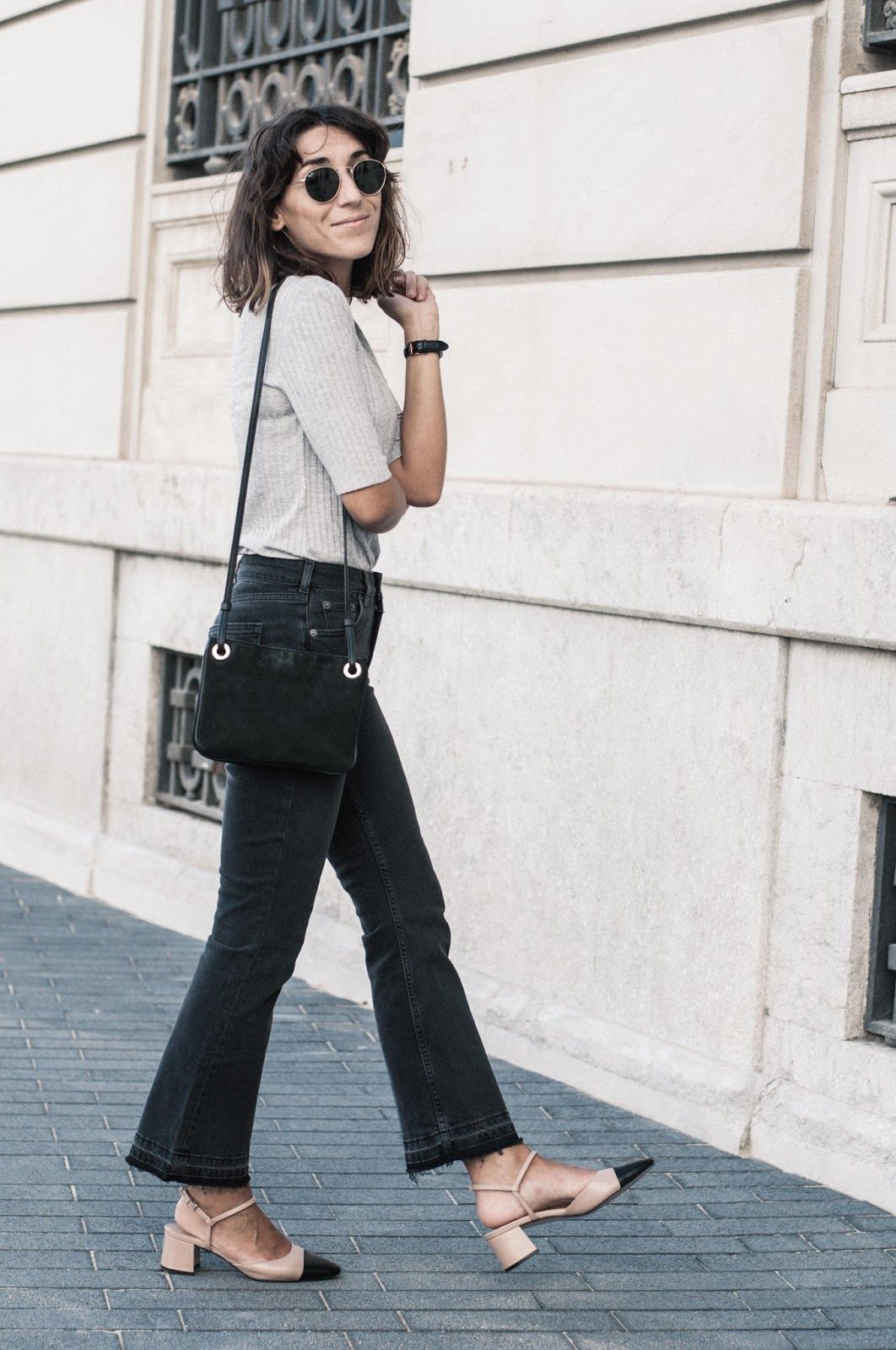 Gabardina Topshop, pantalones y camiseta & other stories, zapatos Uterque, collar Dlirio