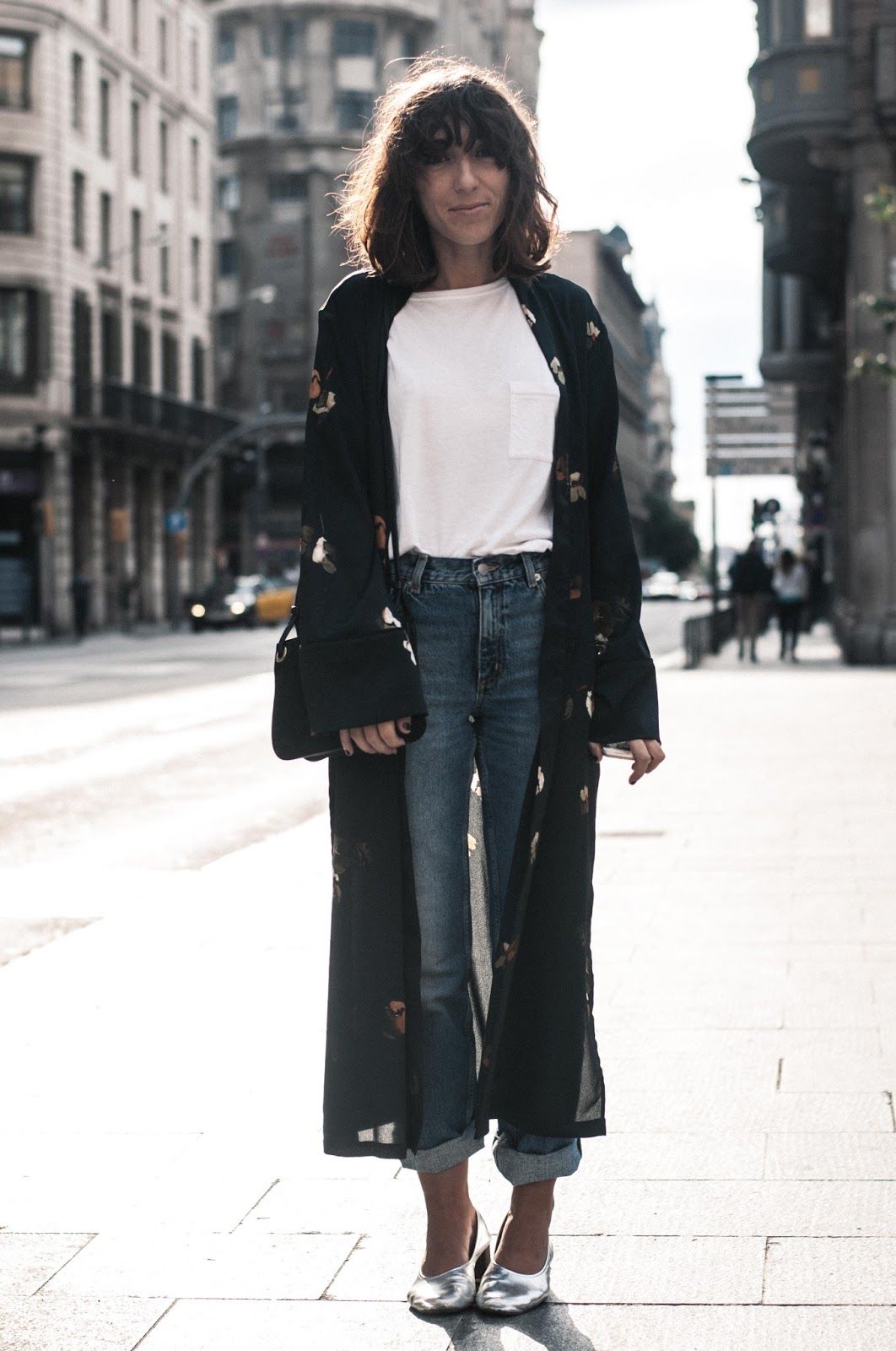 Kimono largo Mango, bolso, jeans & other stories, camiseta Bershka, zapatos Uterque
