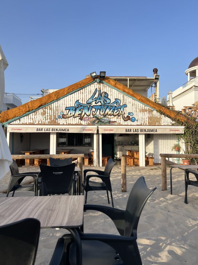 Exterior del restaurante Las Benjumeas de Zahara de los Atunes