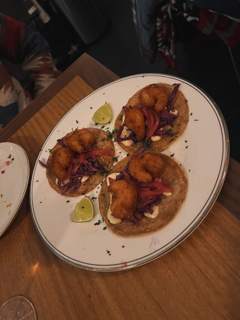 Tacos de camarones de Fiffty Fiffty Poblenou Barcelona
