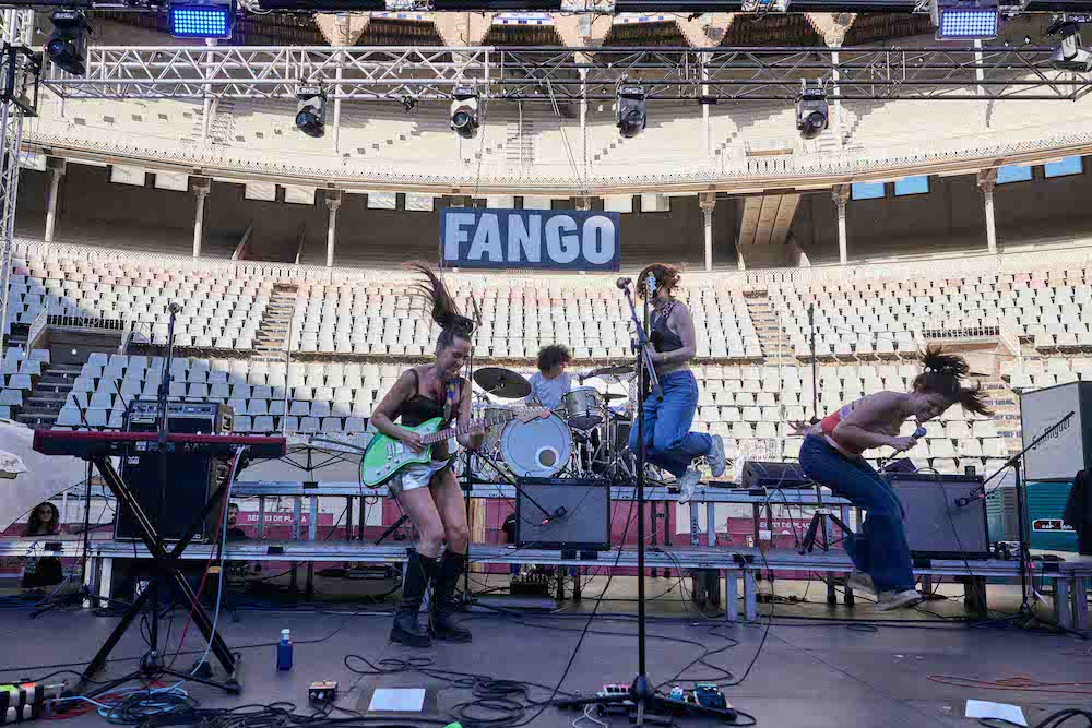 Grupo tocando en festival de Barcelona