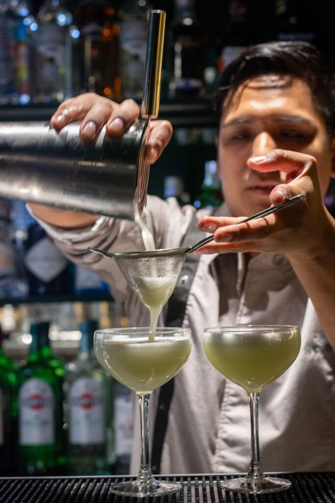 Pisco Sour coctelería de autor en restaurante Macambo de Barcelona
