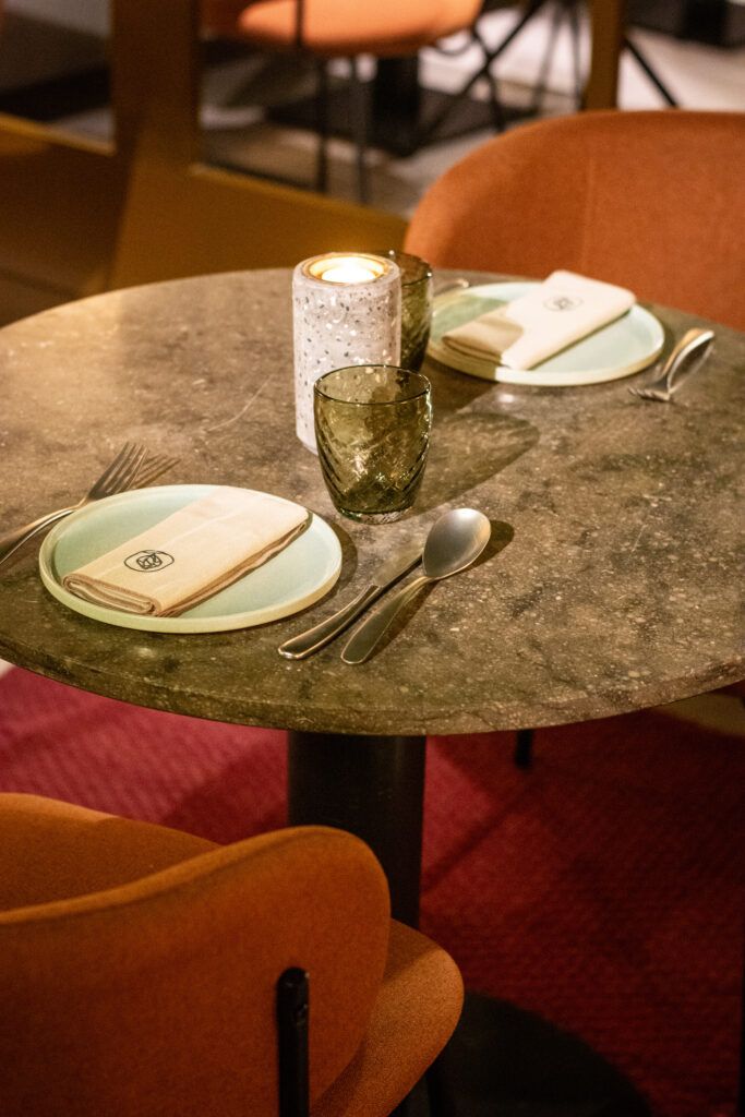 Interior del restaurante peruano Macambo en el barrio de Sant Gervasi de Barcelona
