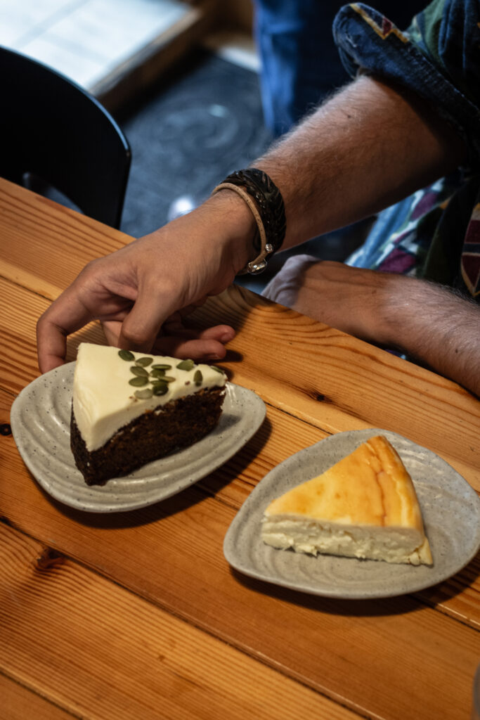 Tarta de zanahoria y tarta de queso en el restaurante japonés Casa Hanaka Vil·la Urània de Barcelona
