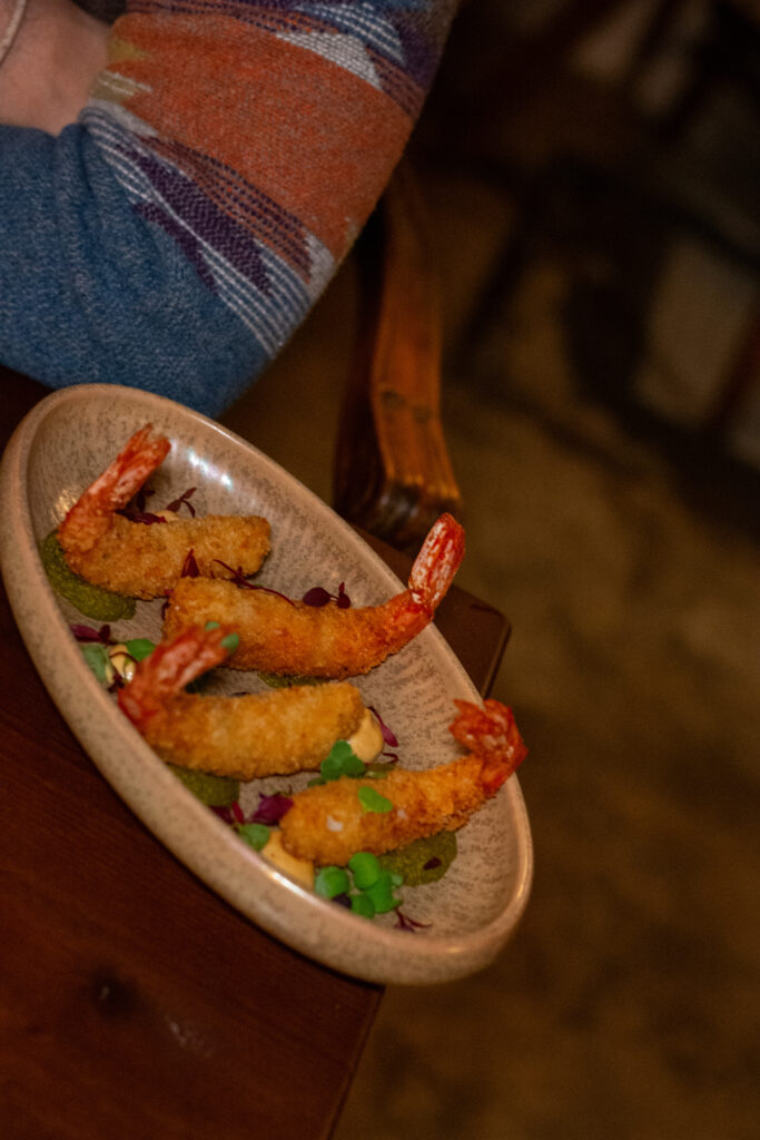 Langostinos rebozados con salsa picante de LAMALVA Barcelona