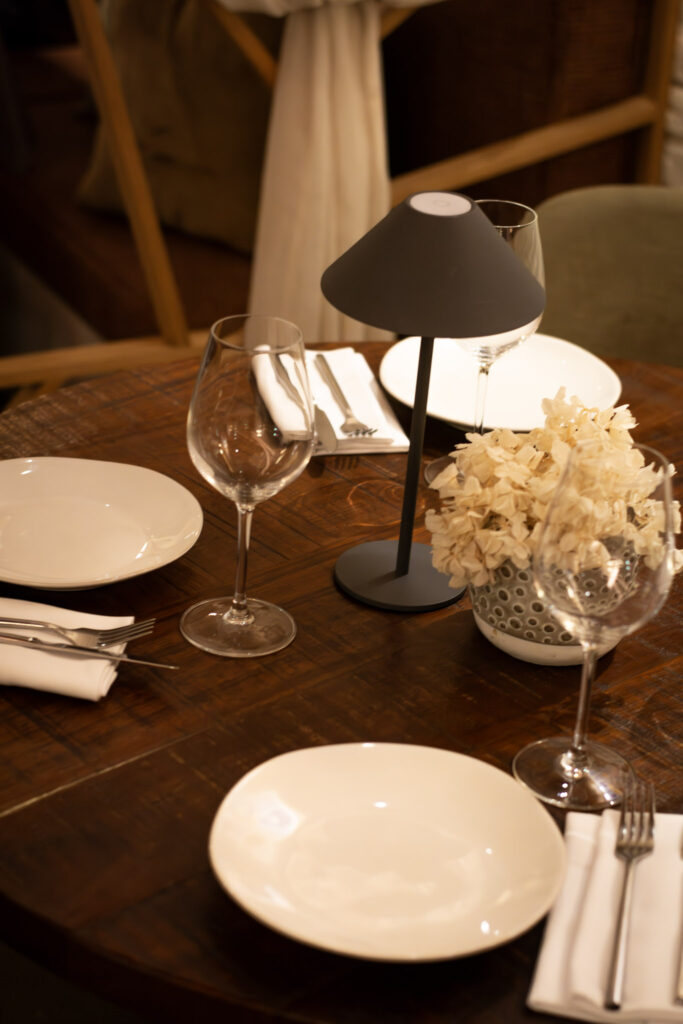 Interior del restaurante Moscada Barcelona con ambiente elegante
