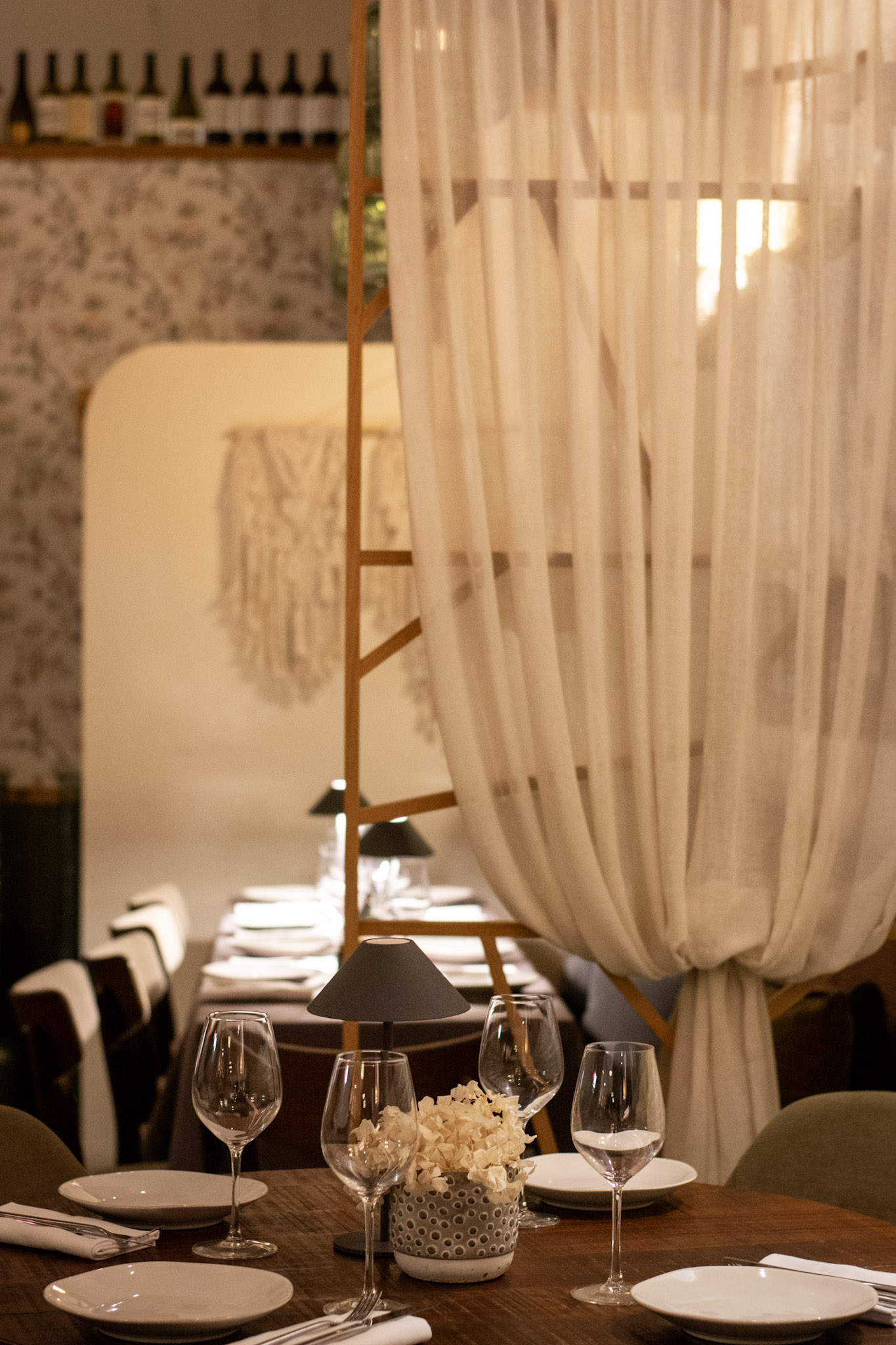 Interior del restaurante Moscada Barcelona con ambiente elegante