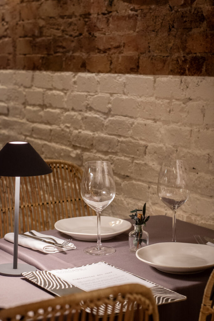 Interior del restaurante Moscada Barcelona con ambiente elegante