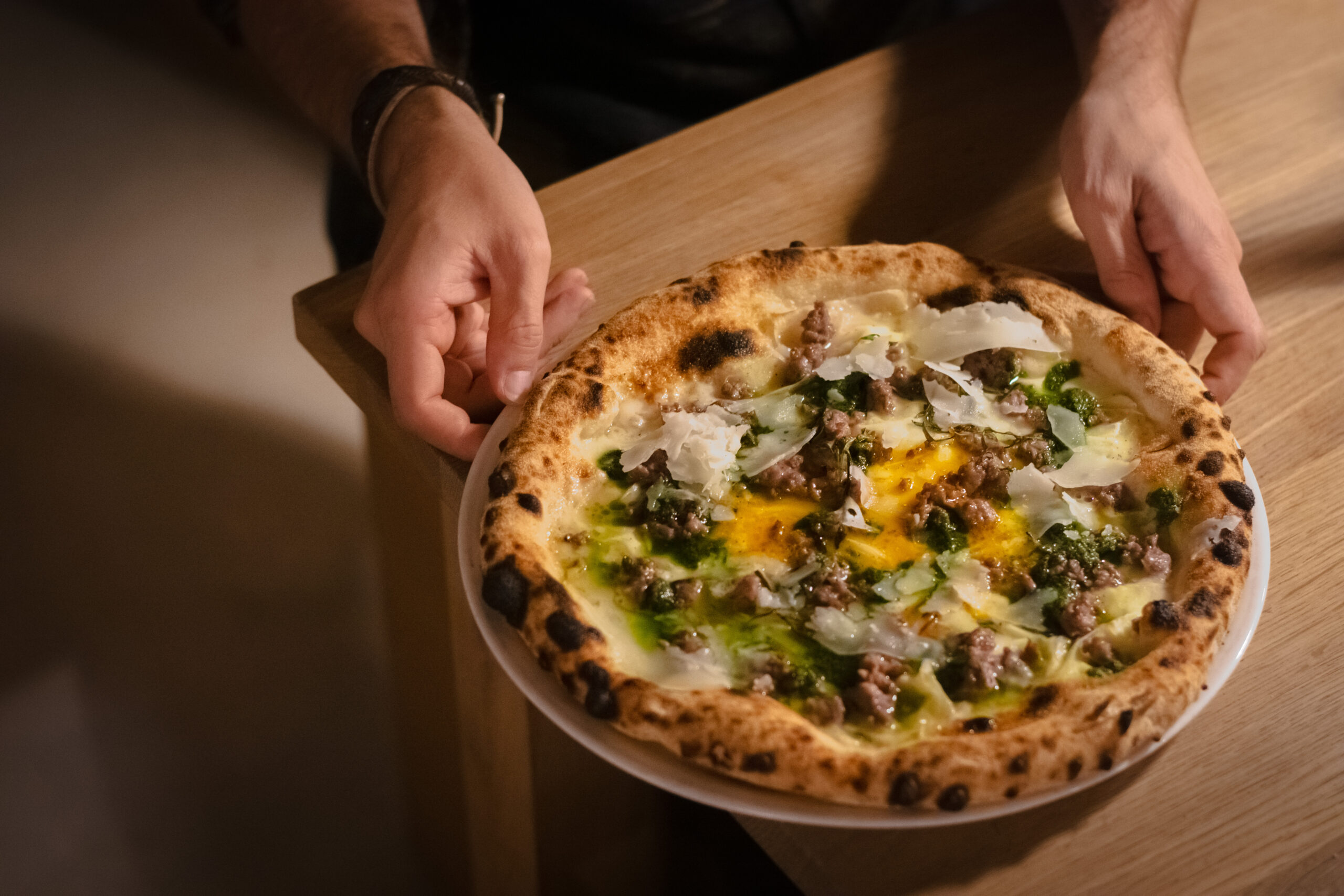 Pizza especial de Parking Pizza en colaboración con Petramora y Rooftop Smokehouse