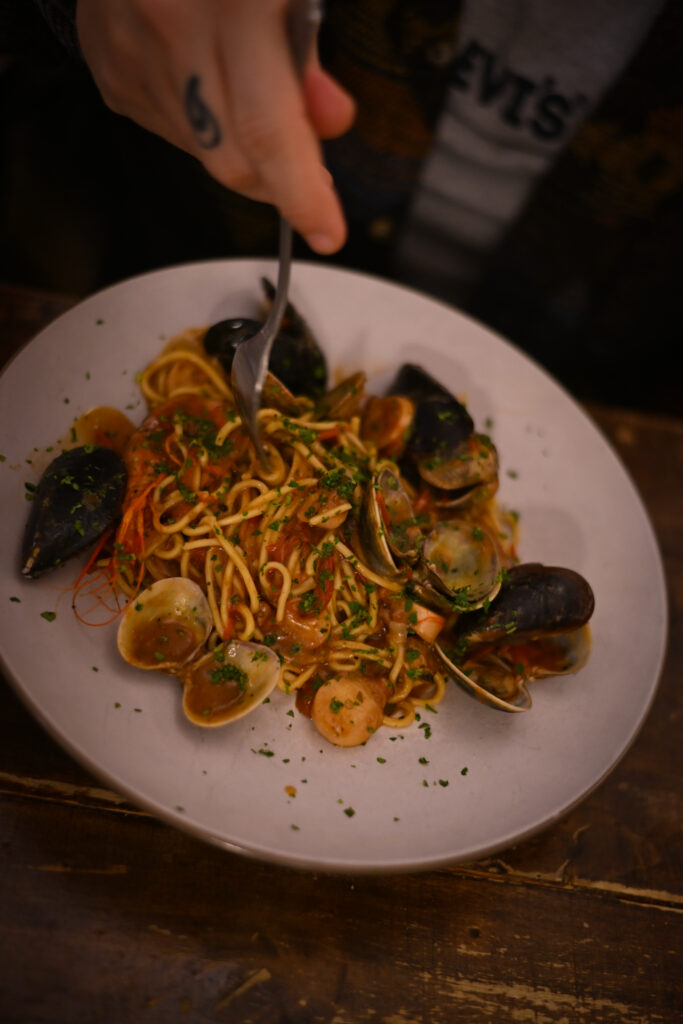 Spaghetti allo scoglio de la Trattoria Enriquetto restaurante italiano en Barcelona