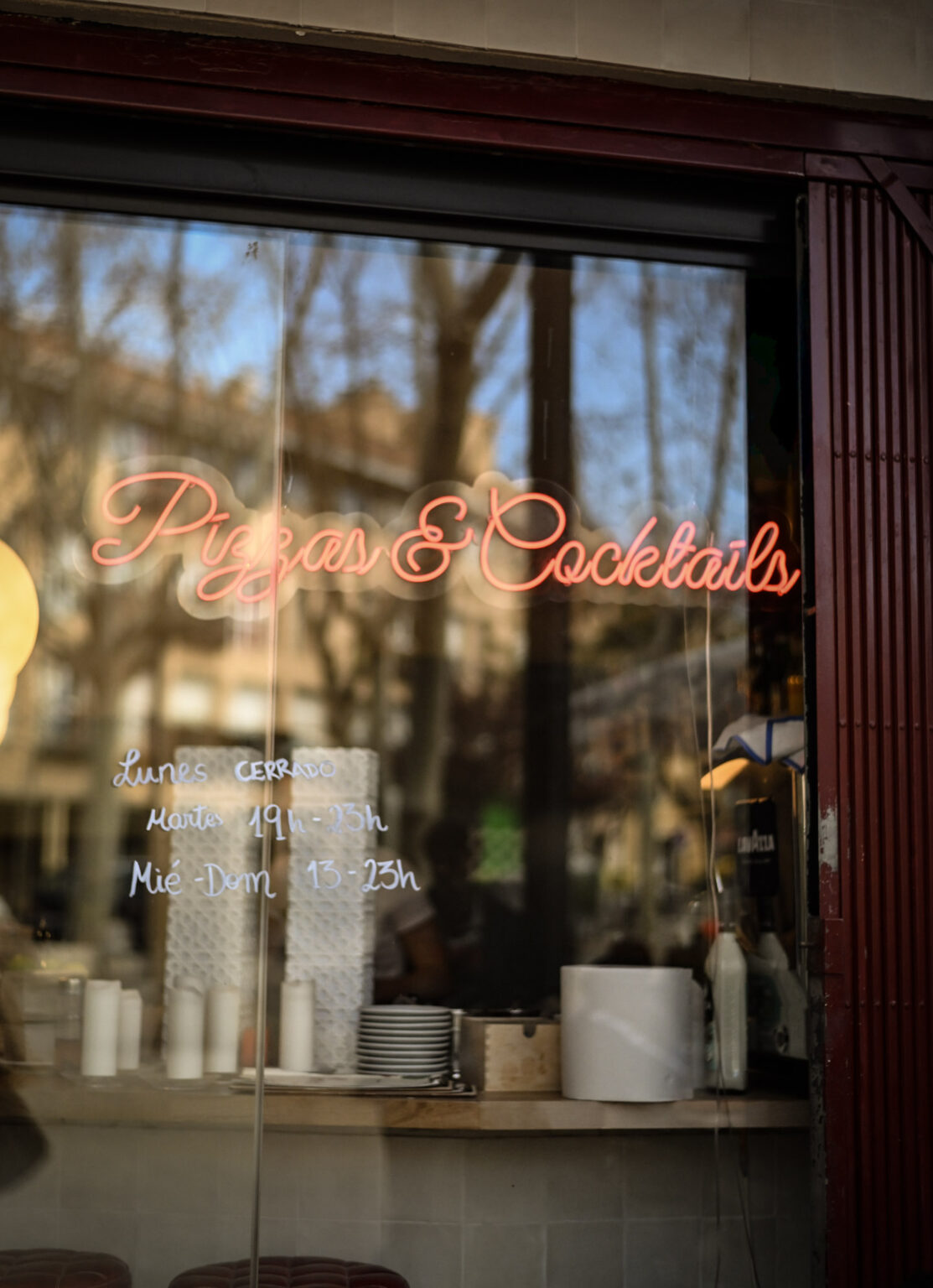 La Rosa Pizza Bar, trattoria italiana en el barrio de Horta de Barcelona