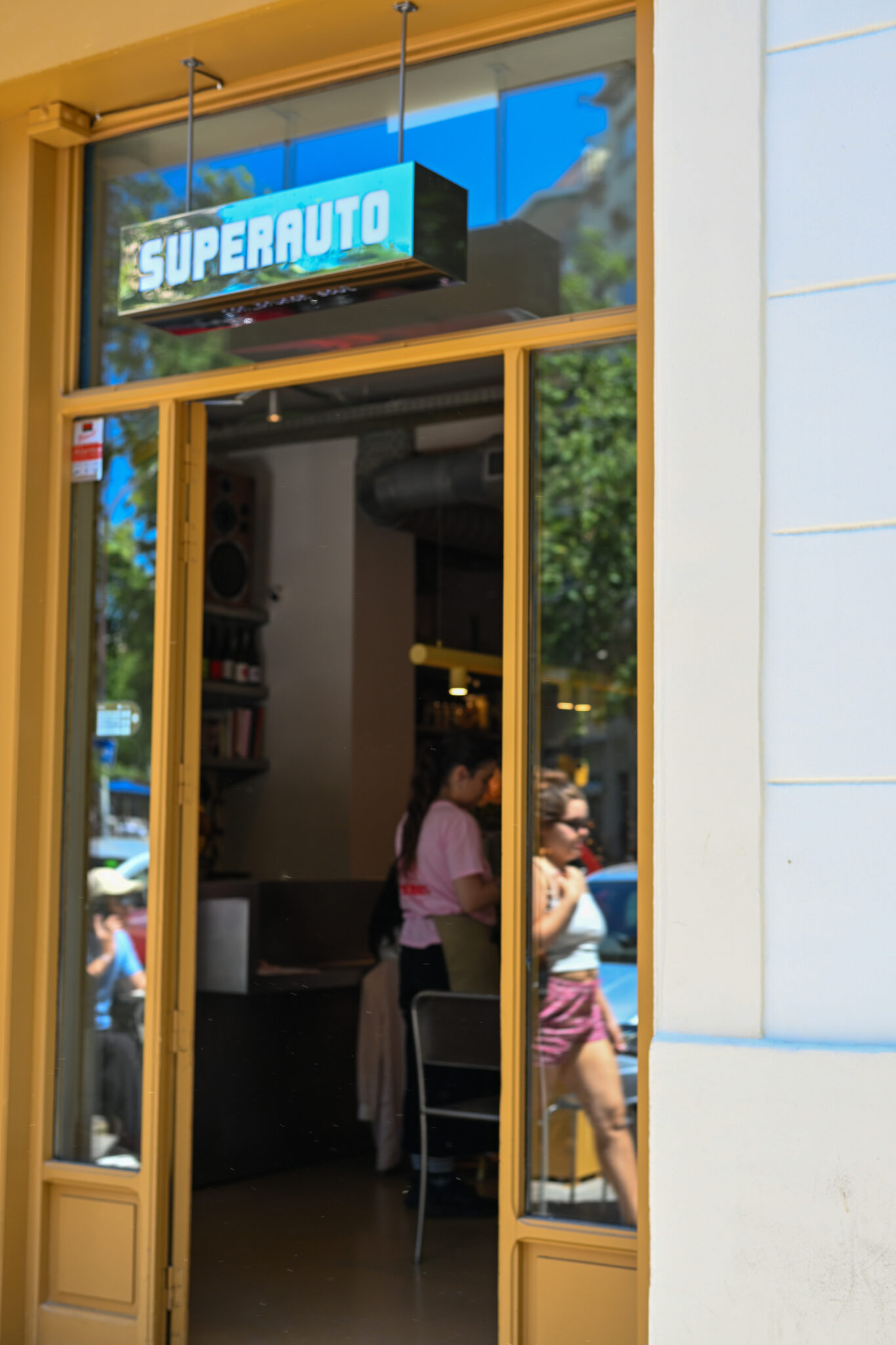 Exterior Superauto Barcelona restaurante de cocina creativa y vinos naturales en el Eixample de Barcelona