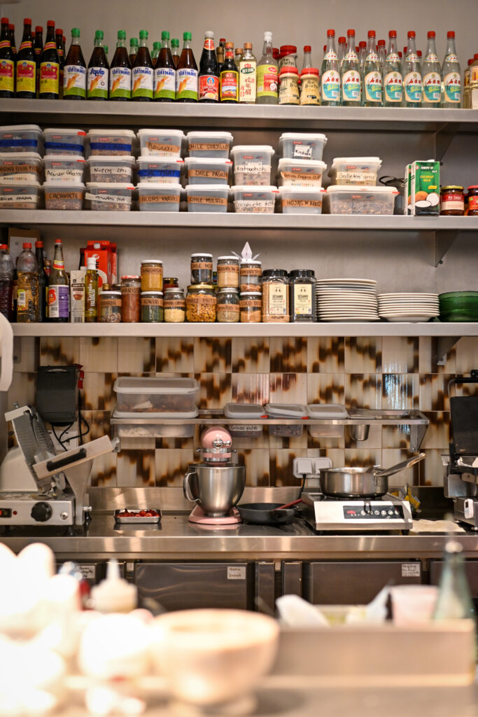 Interior de Superauto Barcelona restaurante de cocina creativa en el Eixample de Barcelona