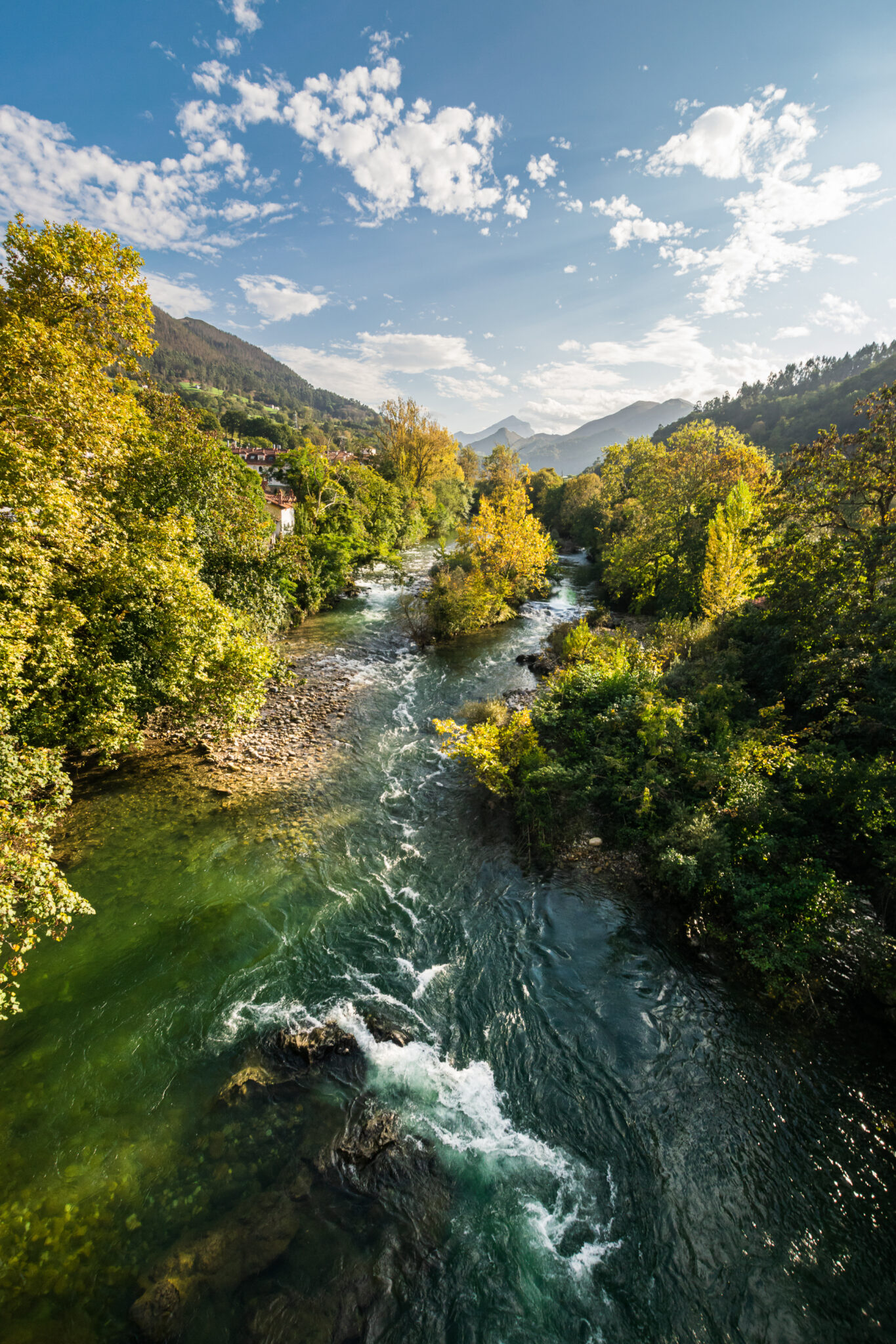 Río Sella a su paso por Cangas de Onís, Astúrias