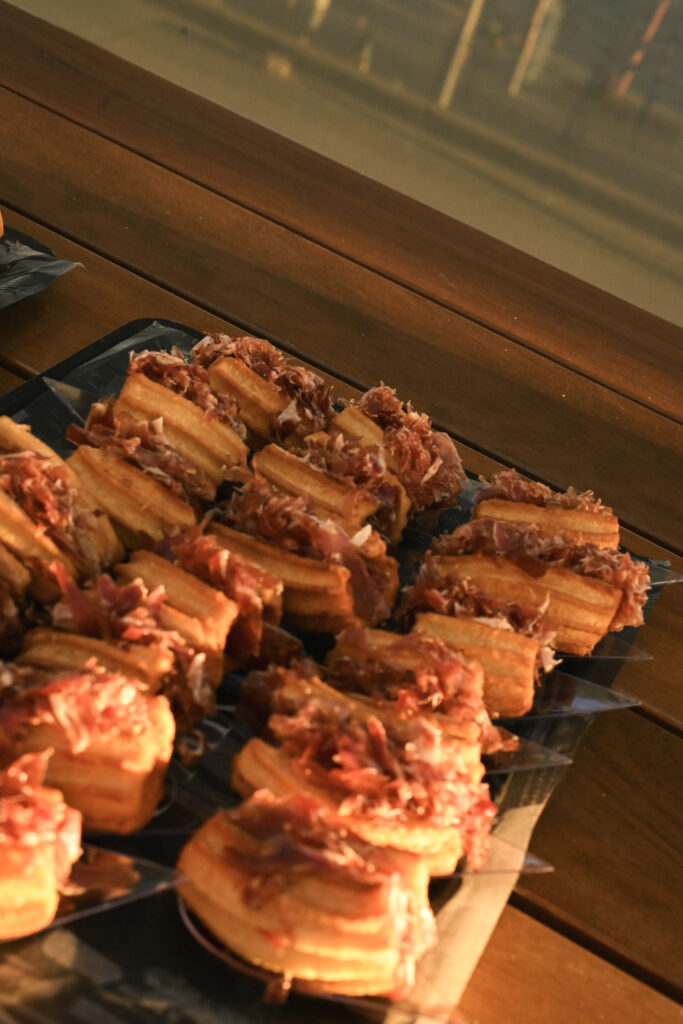 Churros con jamón de Carmen en Time Out Market Barcelona en Centro Comercial Maremagnum
